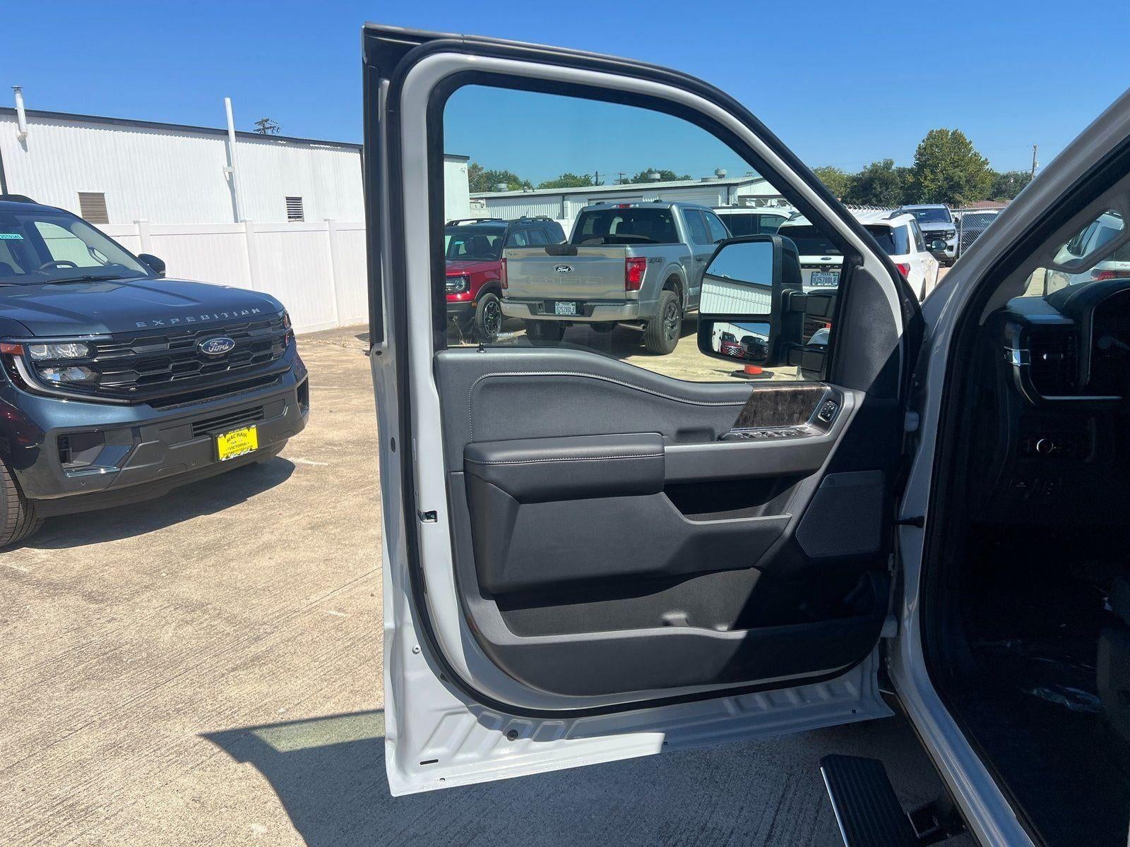 2026 Ford Super Duty F-350 Lariat