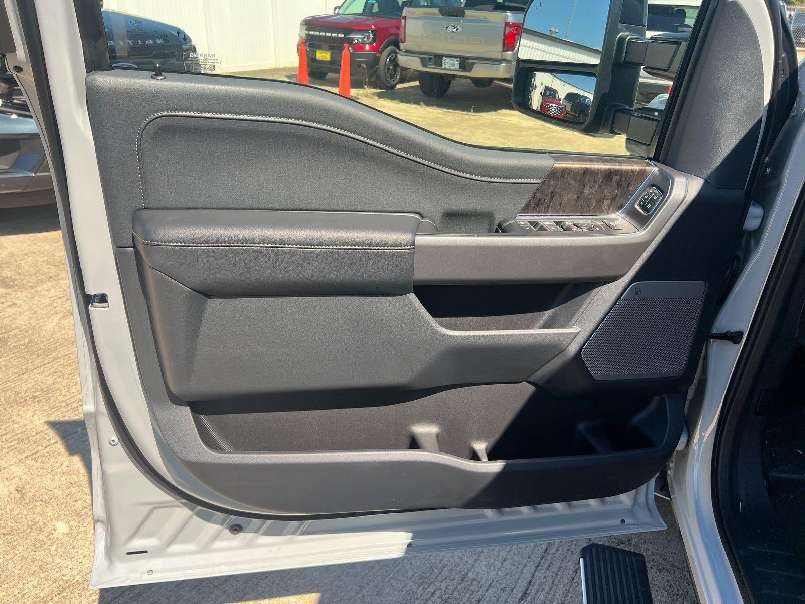 2026 Ford Super Duty F-350 Lariat