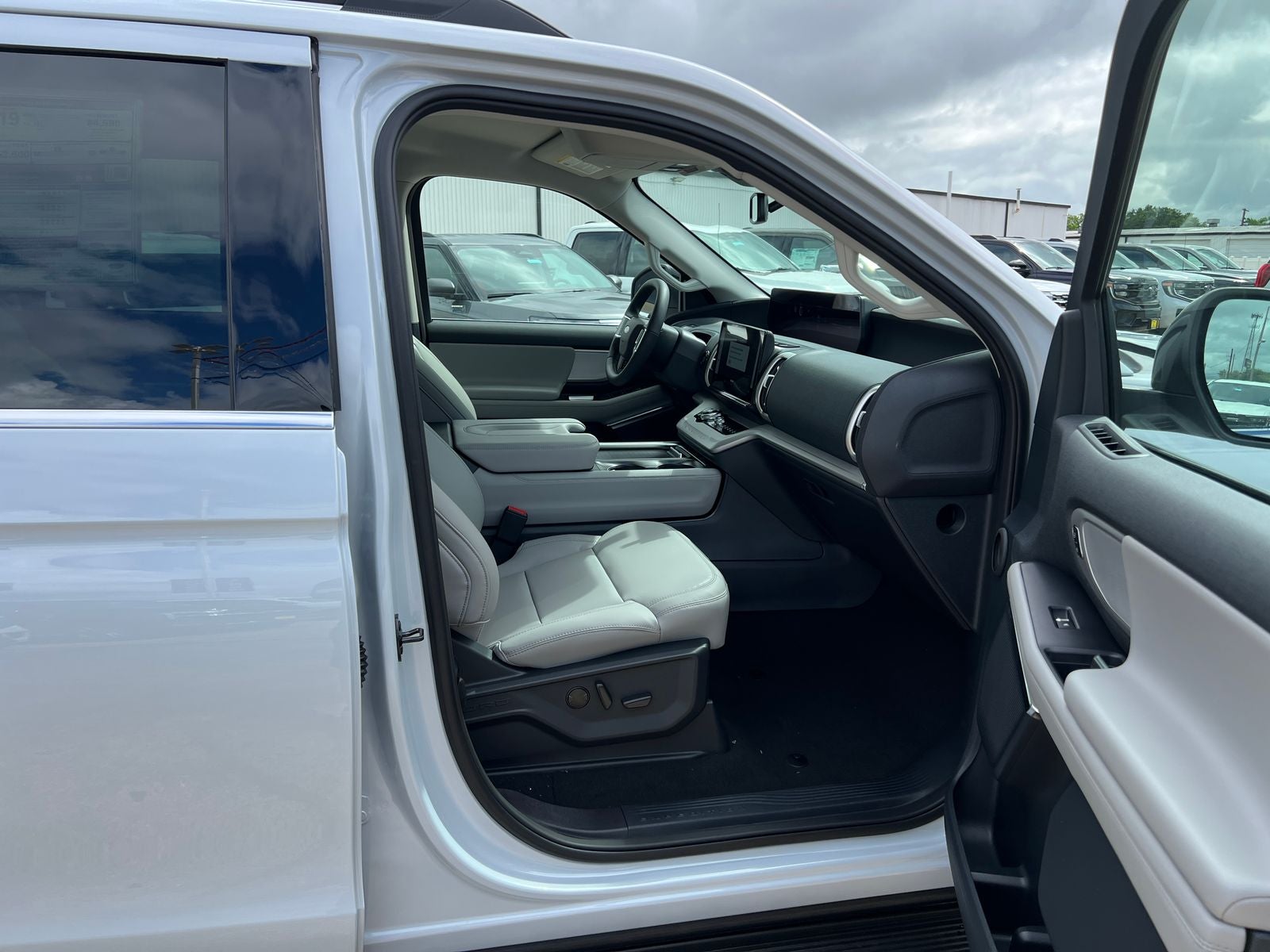 2026 Ford Expedition Active