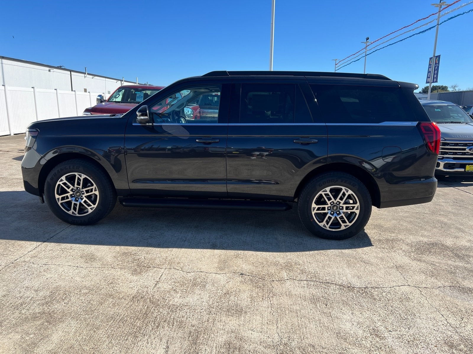 2025 Ford Expedition Active