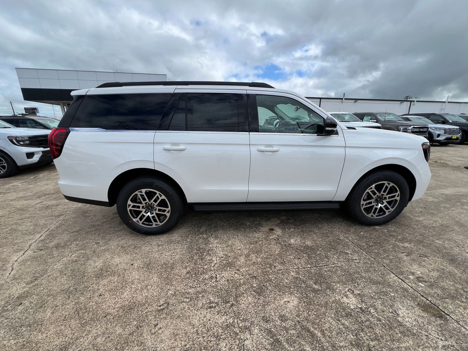 2026 Ford Expedition Active
