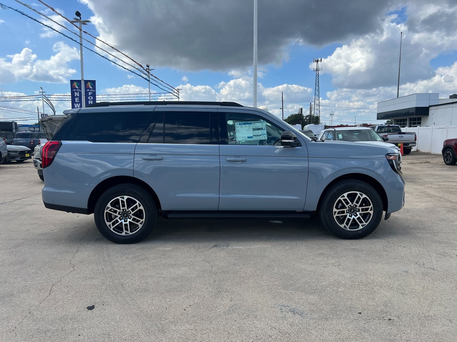 2025 Ford Expedition Active