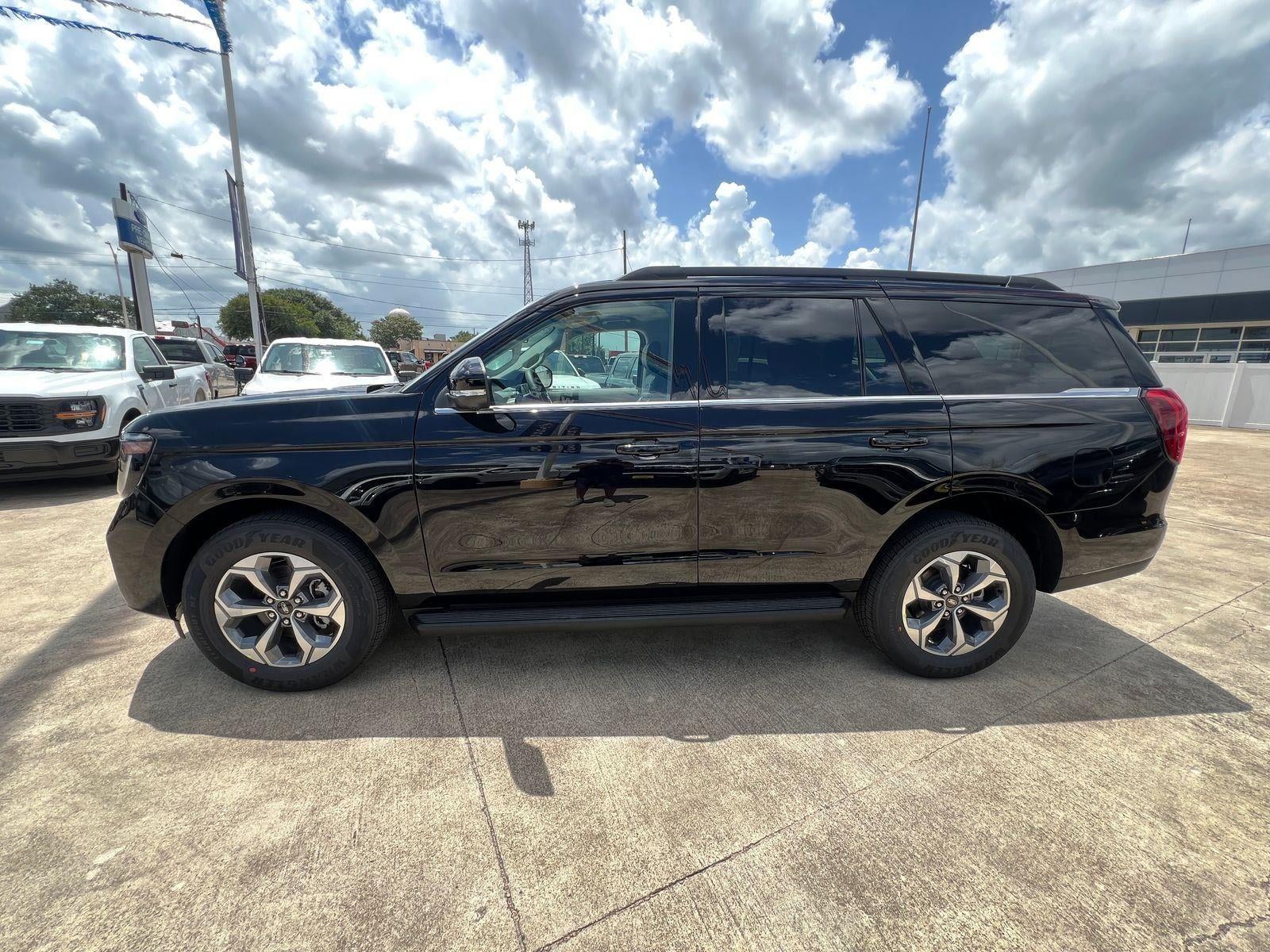 2027 Ford Expedition Active