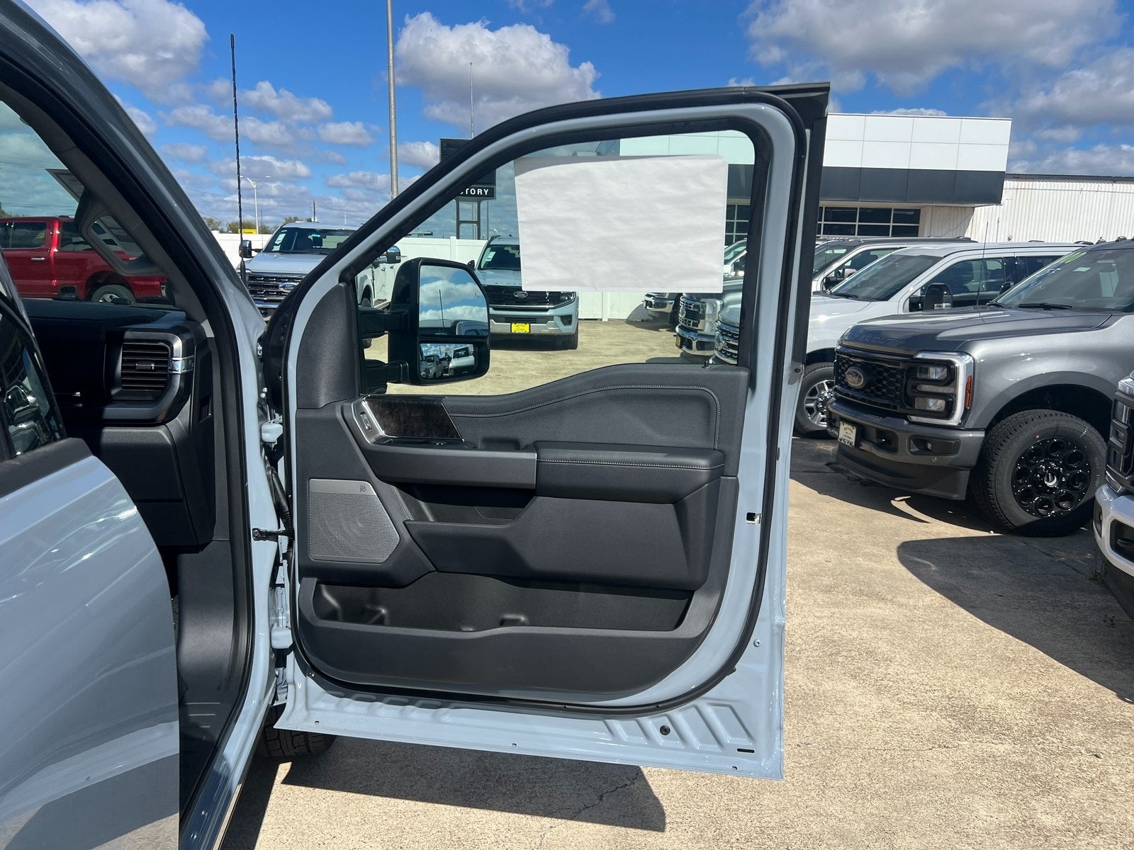 2026 Ford F-350SD Lariat