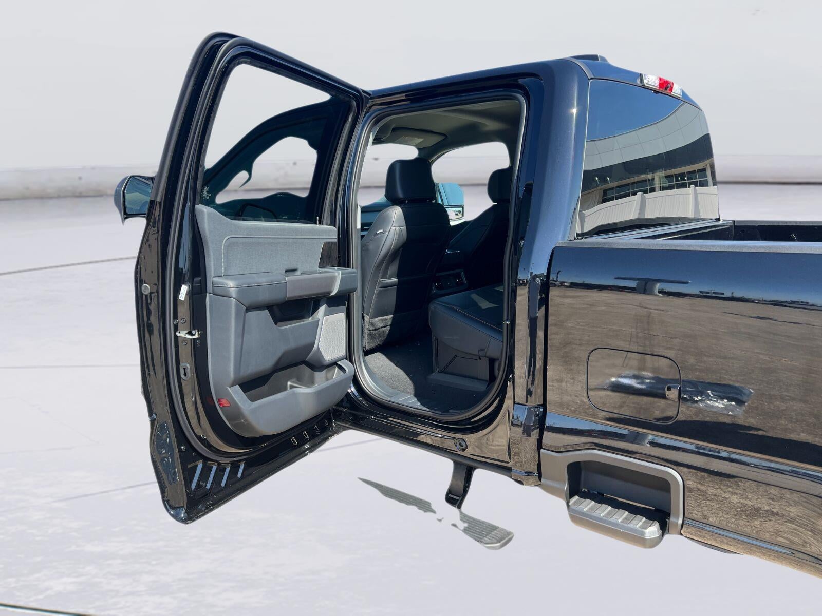 2026 Ford Super Duty F-350 Lariat