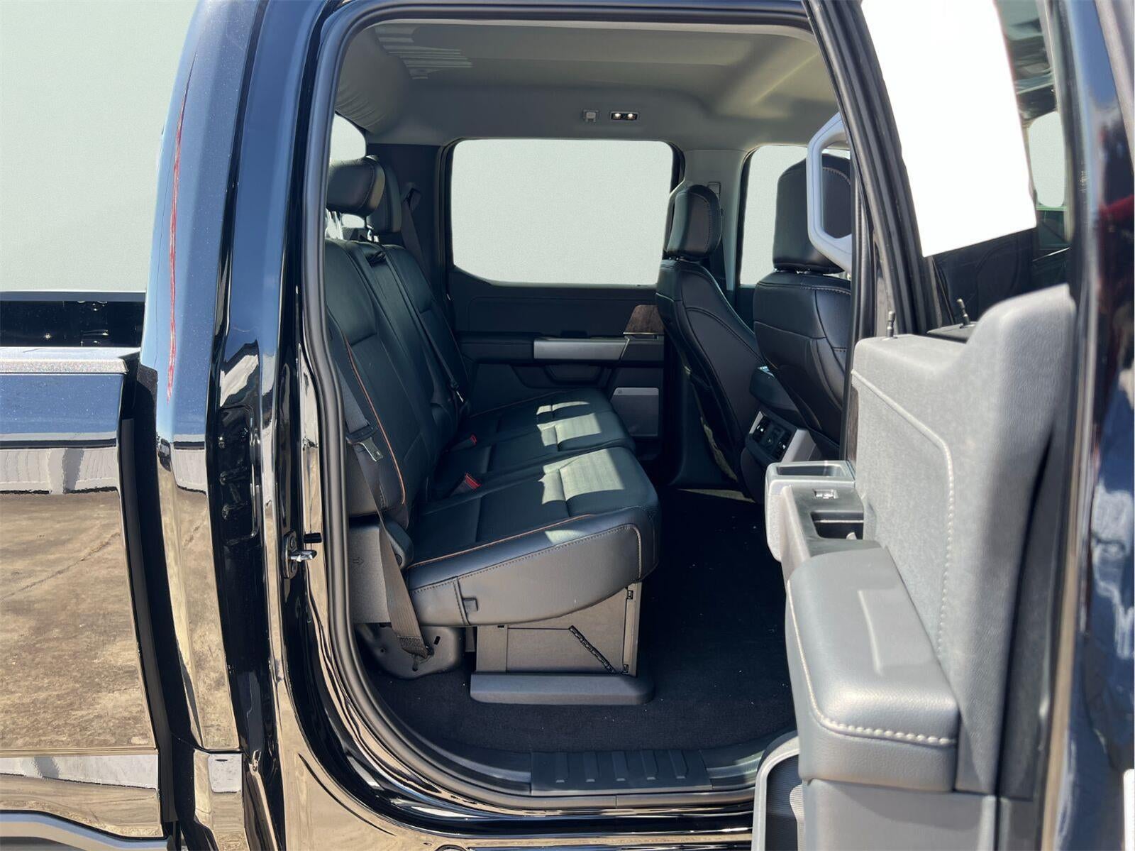 2026 Ford Super Duty F-350 Lariat