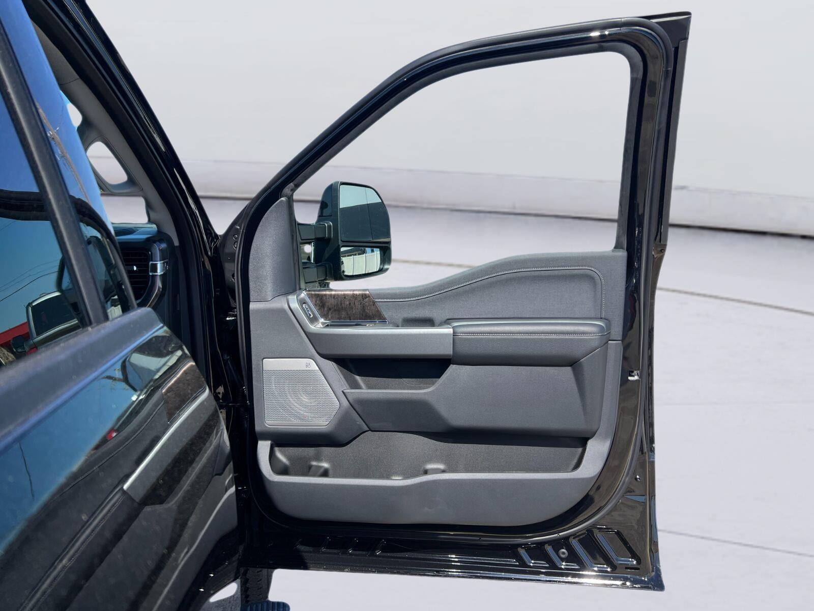 2026 Ford Super Duty F-350 Lariat