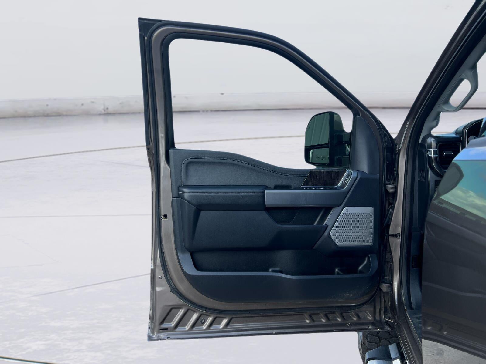 2023 Ford Super Duty F-350 SRW LARIAT