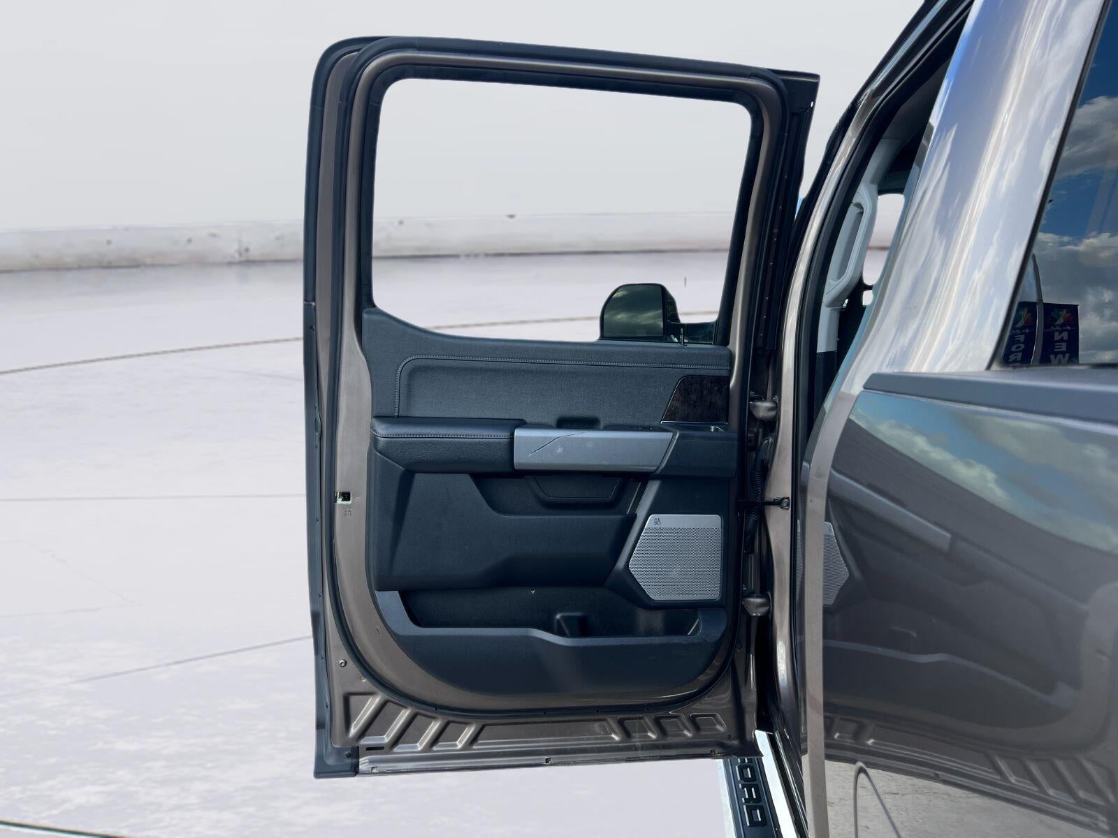 2023 Ford Super Duty F-350 SRW LARIAT