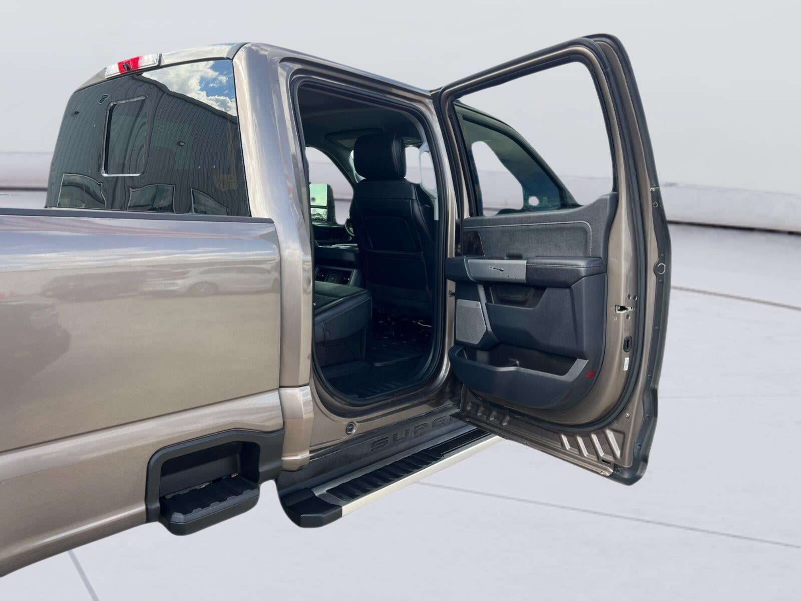 2023 Ford Super Duty F-350 SRW LARIAT