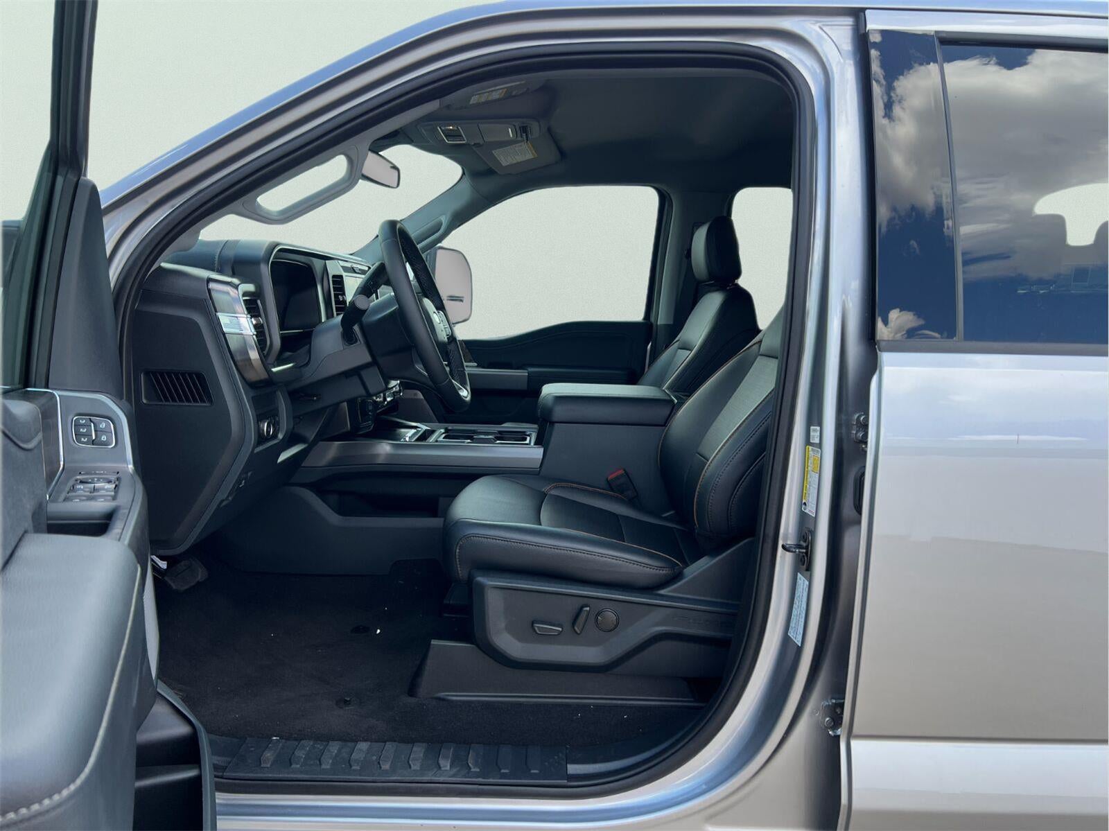 2027 Ford Super Duty F-350 DRW King Ranch