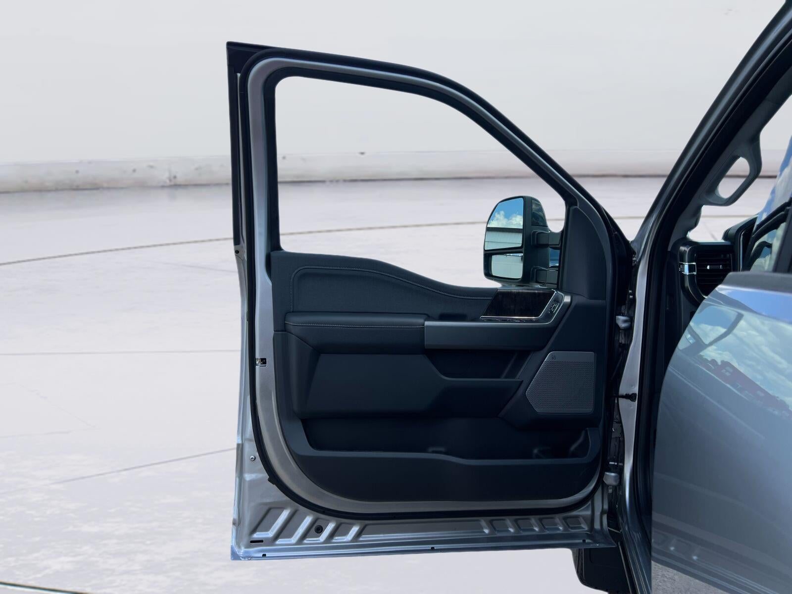 2027 Ford Super Duty F-350 DRW King Ranch