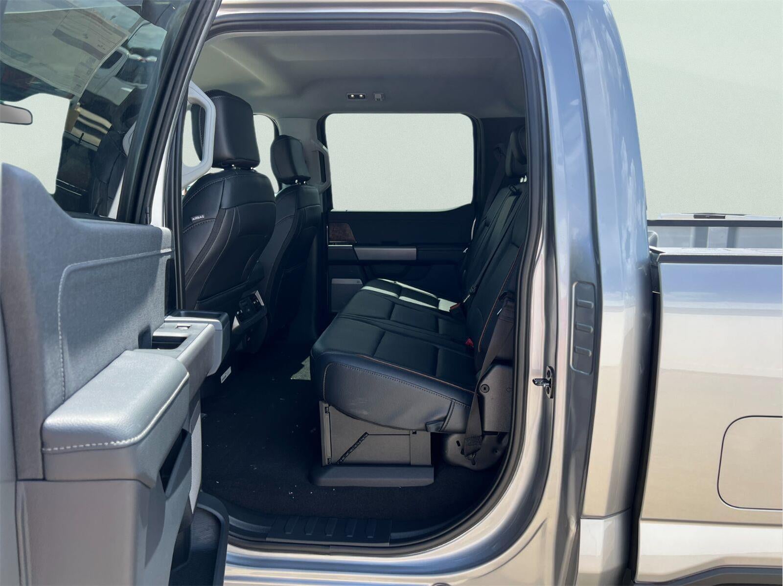 2027 Ford Super Duty F-350 DRW King Ranch