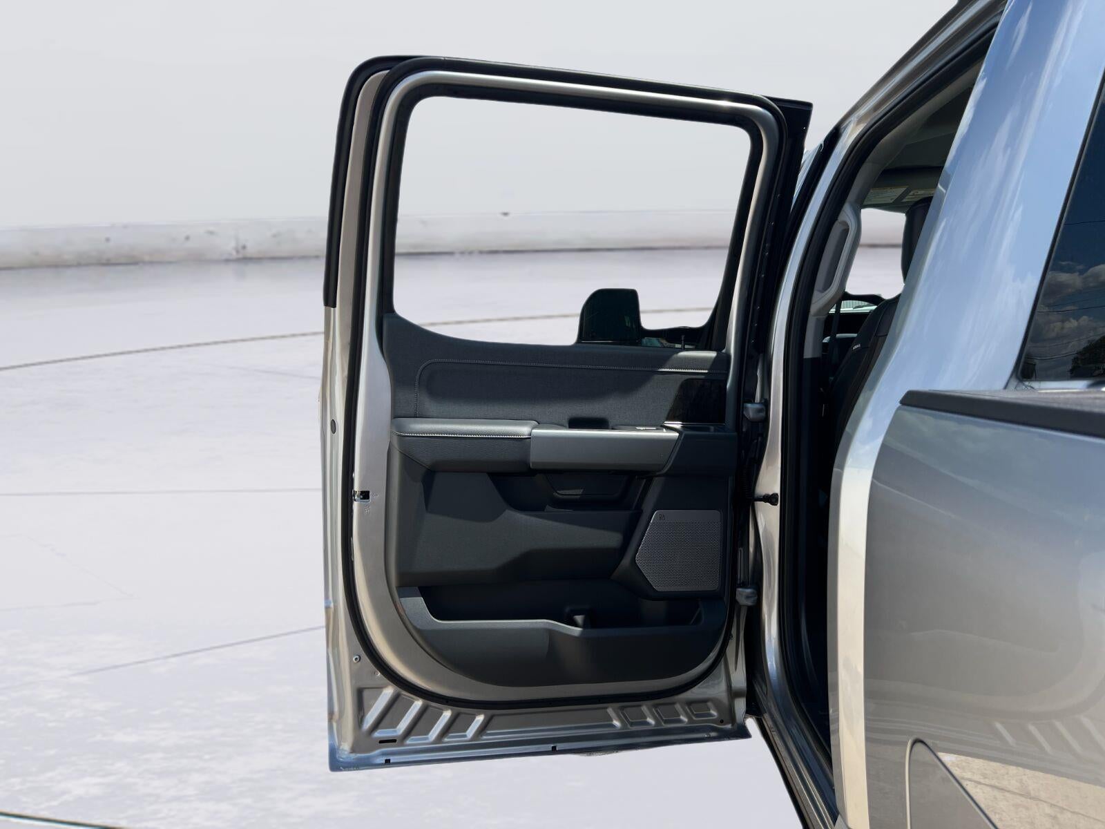 2027 Ford Super Duty F-350 DRW King Ranch