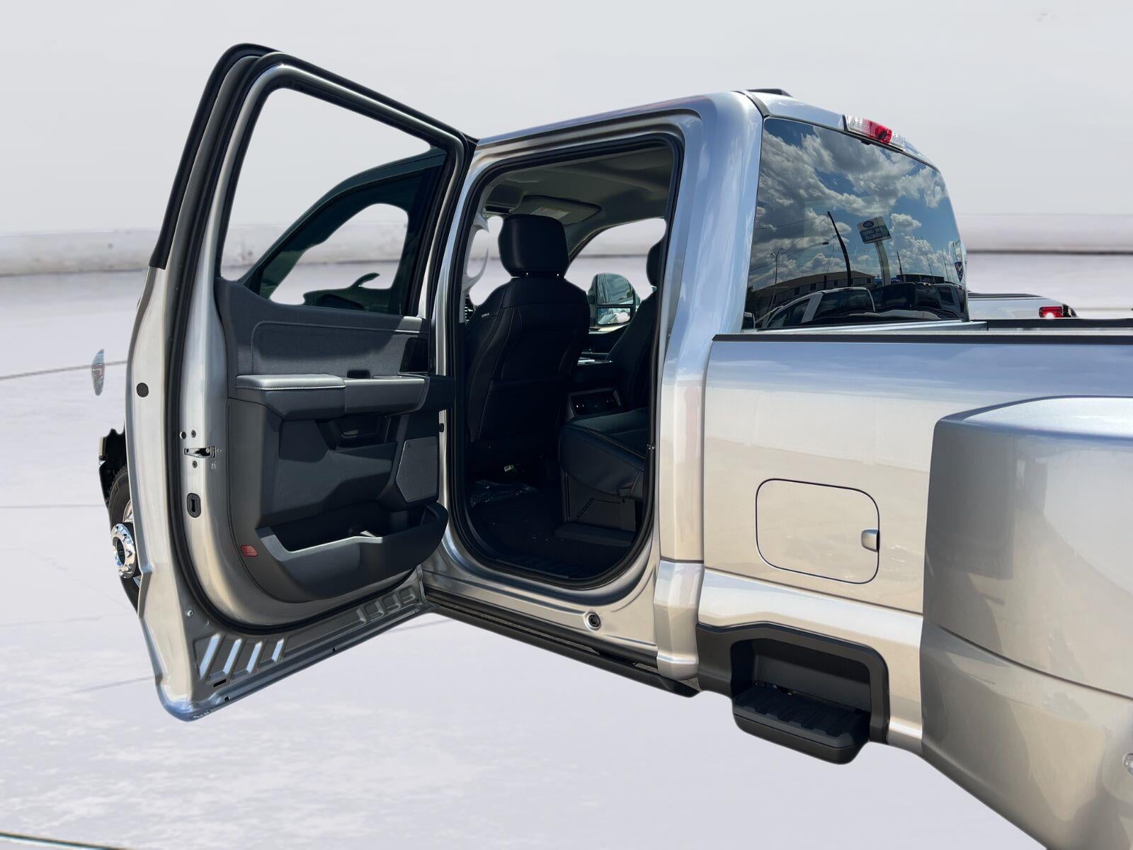 2027 Ford Super Duty F-350 DRW King Ranch
