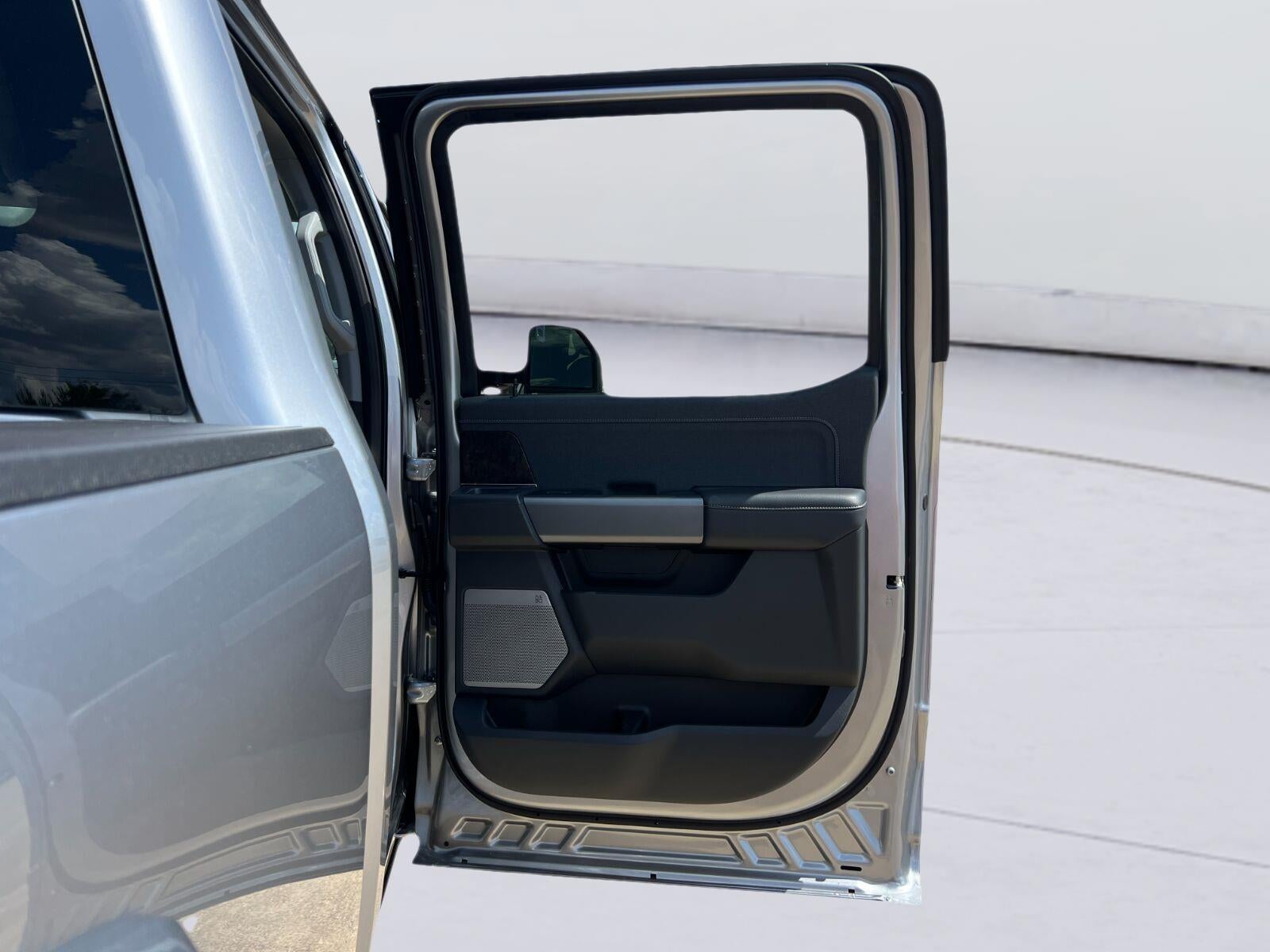 2027 Ford Super Duty F-350 DRW King Ranch