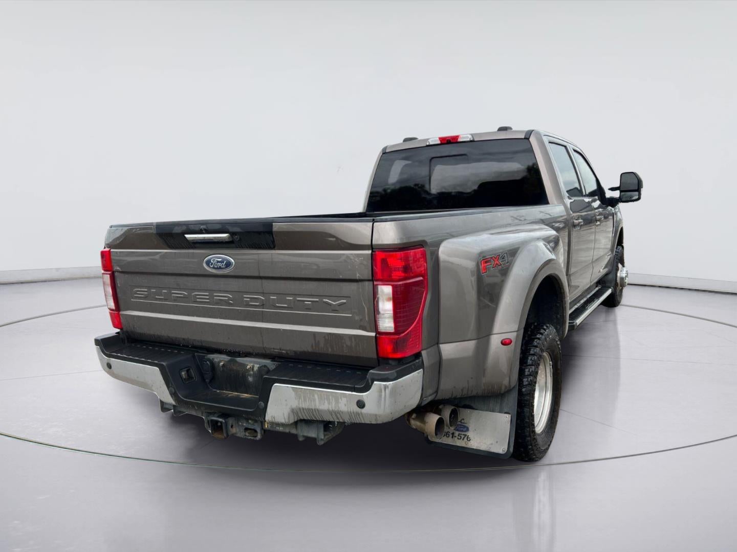 2022 Ford Super Duty F-350 DRW Lariat