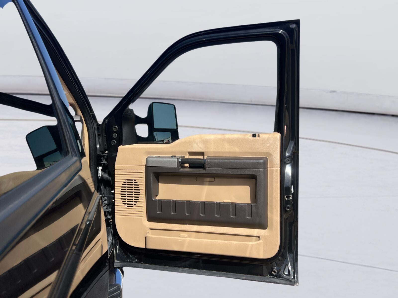 2015 Ford Super Duty F-350 DRW Lariat