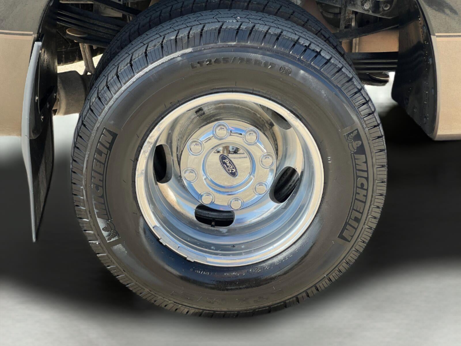 2015 Ford Super Duty F-350 DRW Lariat