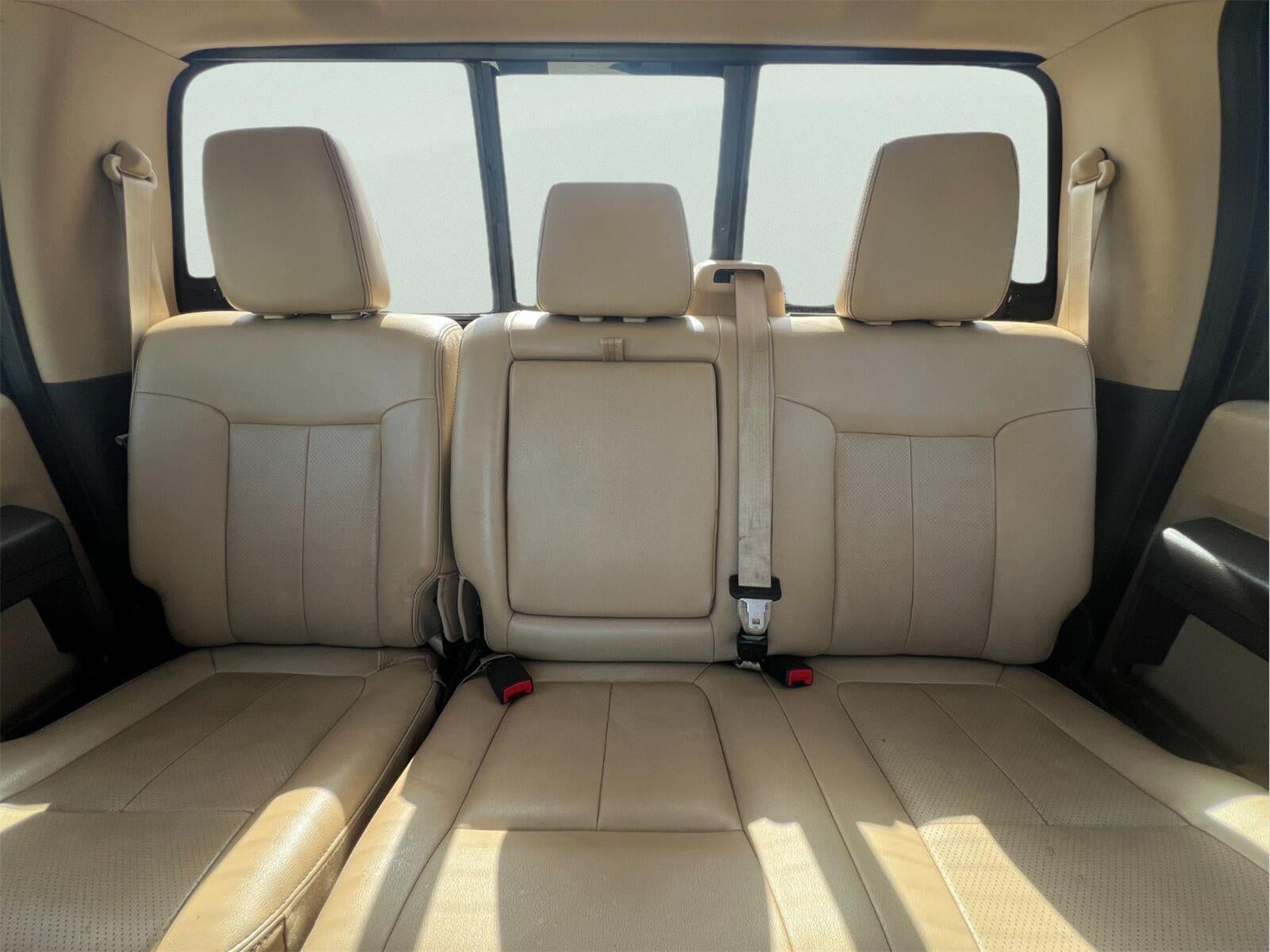 2015 Ford Super Duty F-350 DRW Lariat