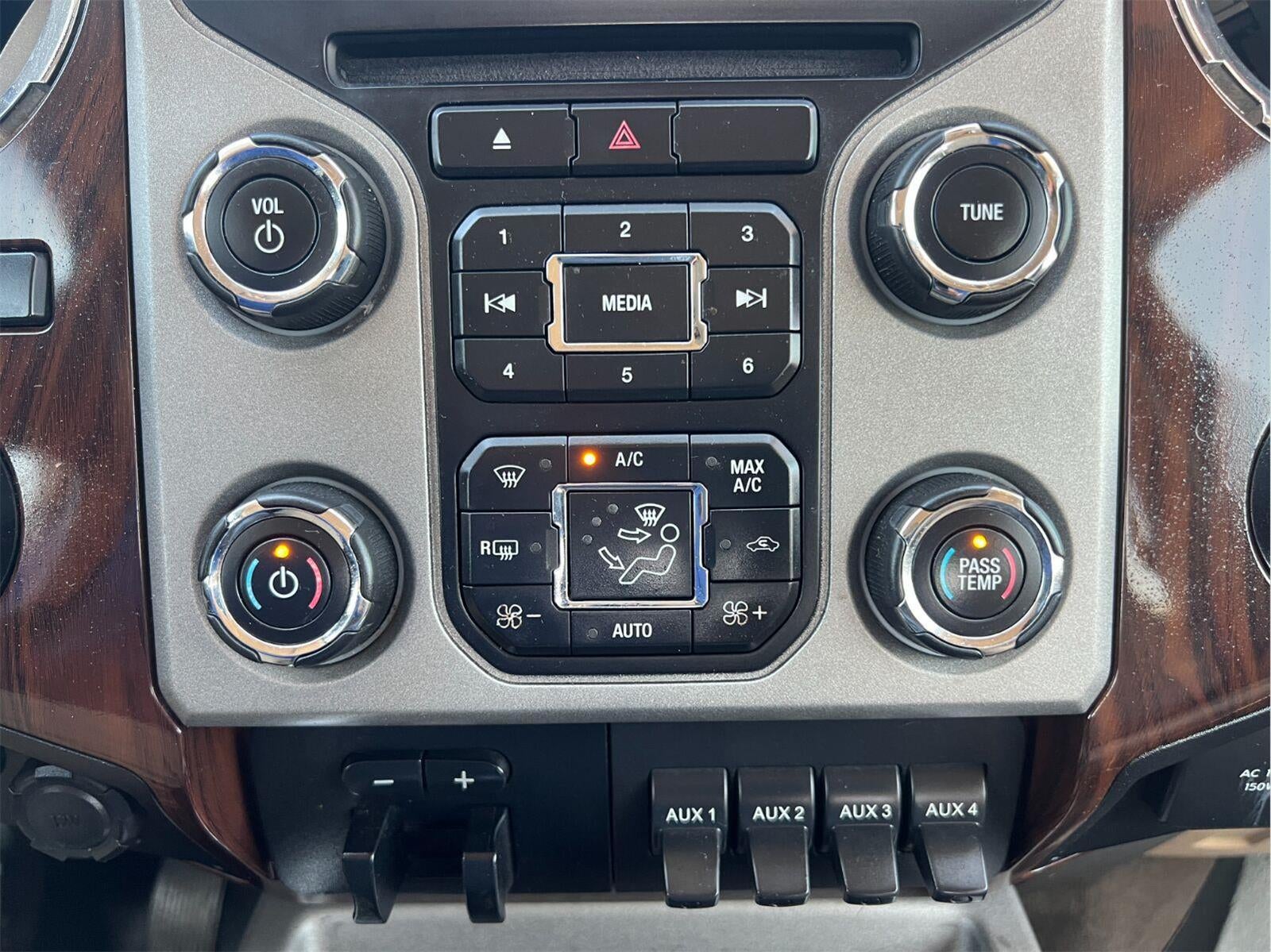 2015 Ford Super Duty F-350 DRW Lariat