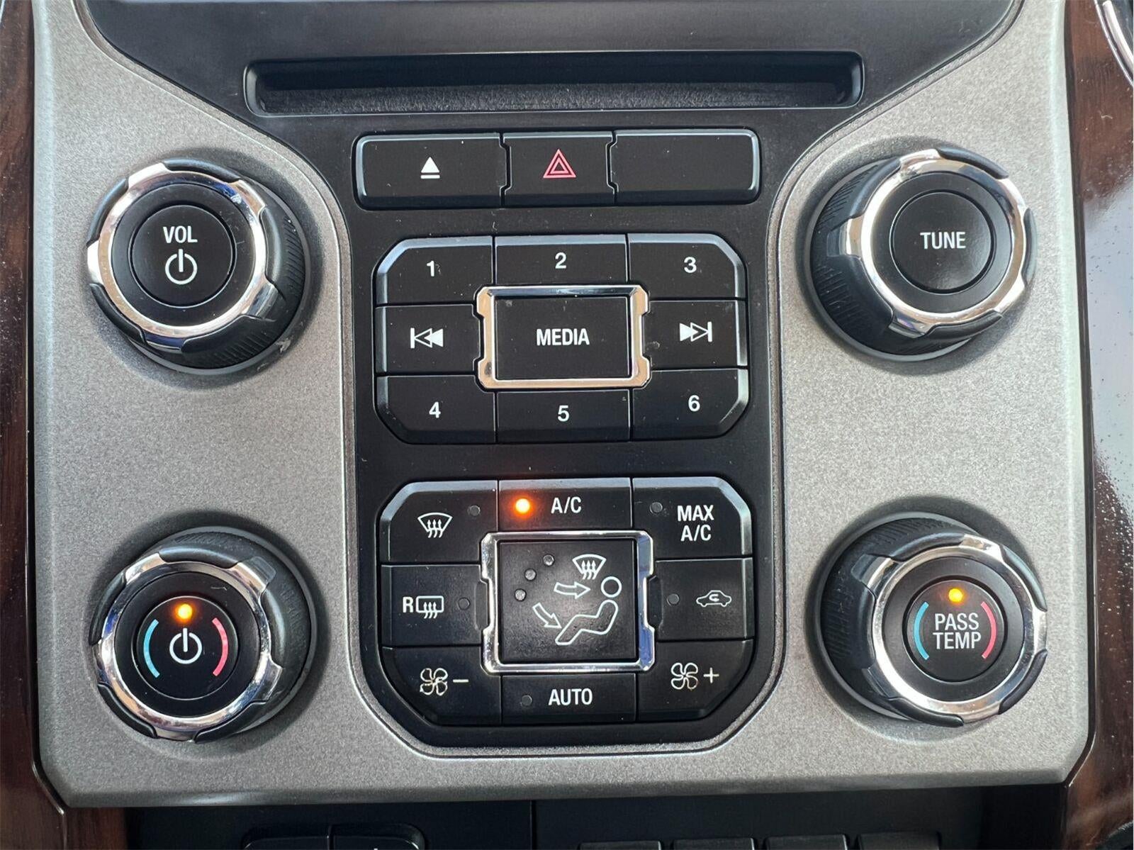 2015 Ford Super Duty F-350 DRW Lariat