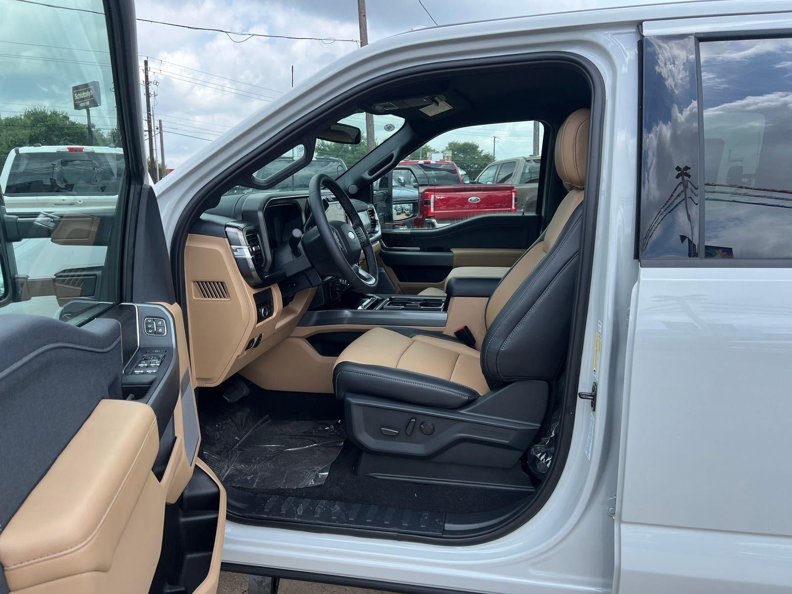 2026 Ford Super Duty F-350 DRW Lariat