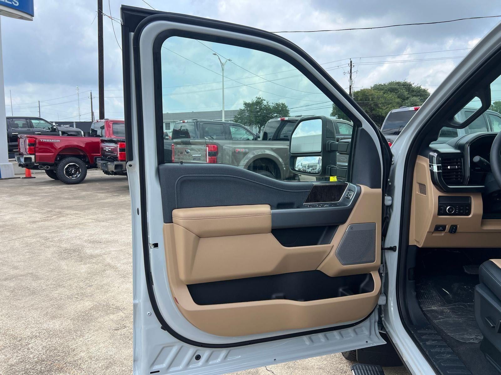 2026 Ford Super Duty F-350 DRW Lariat