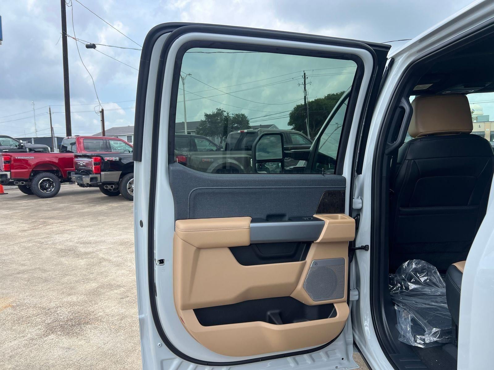 2026 Ford Super Duty F-350 DRW Lariat