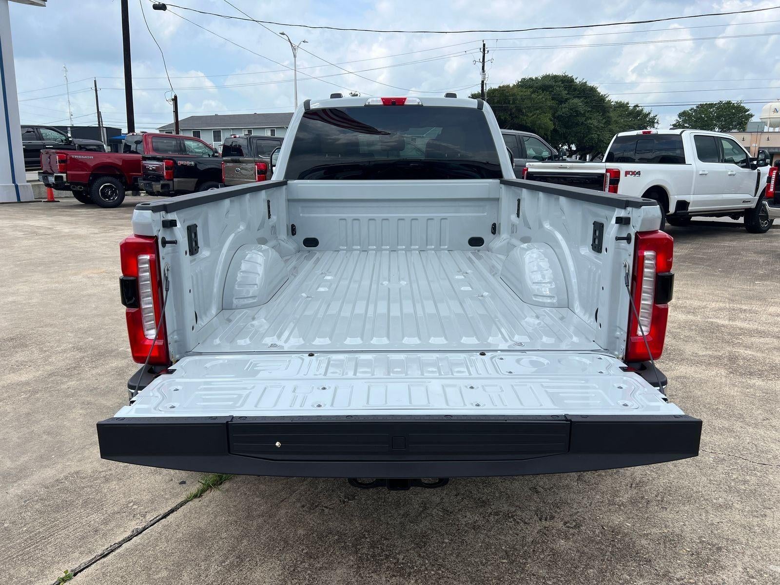 2026 Ford Super Duty F-350 DRW Lariat