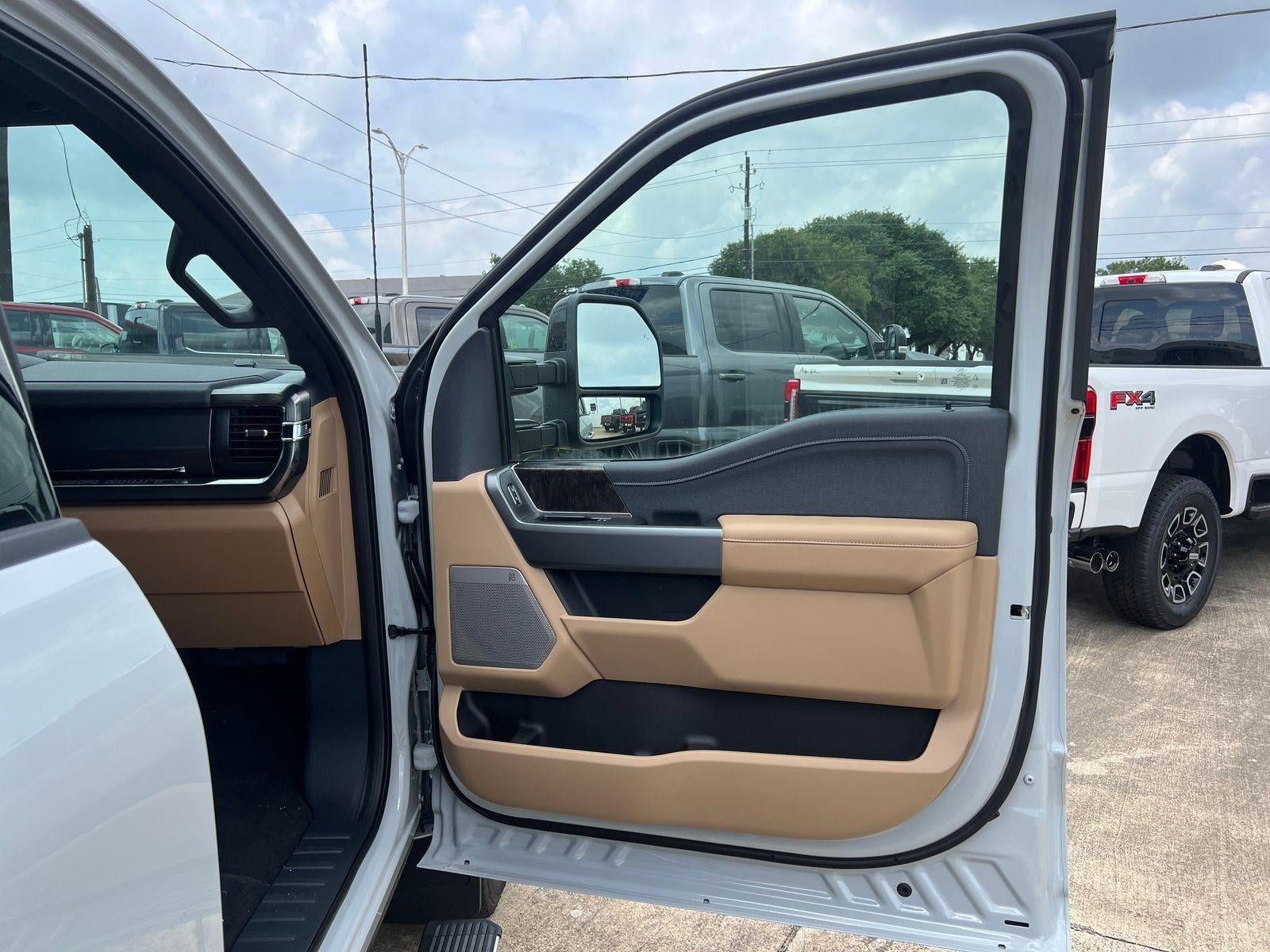 2026 Ford Super Duty F-350 DRW Lariat