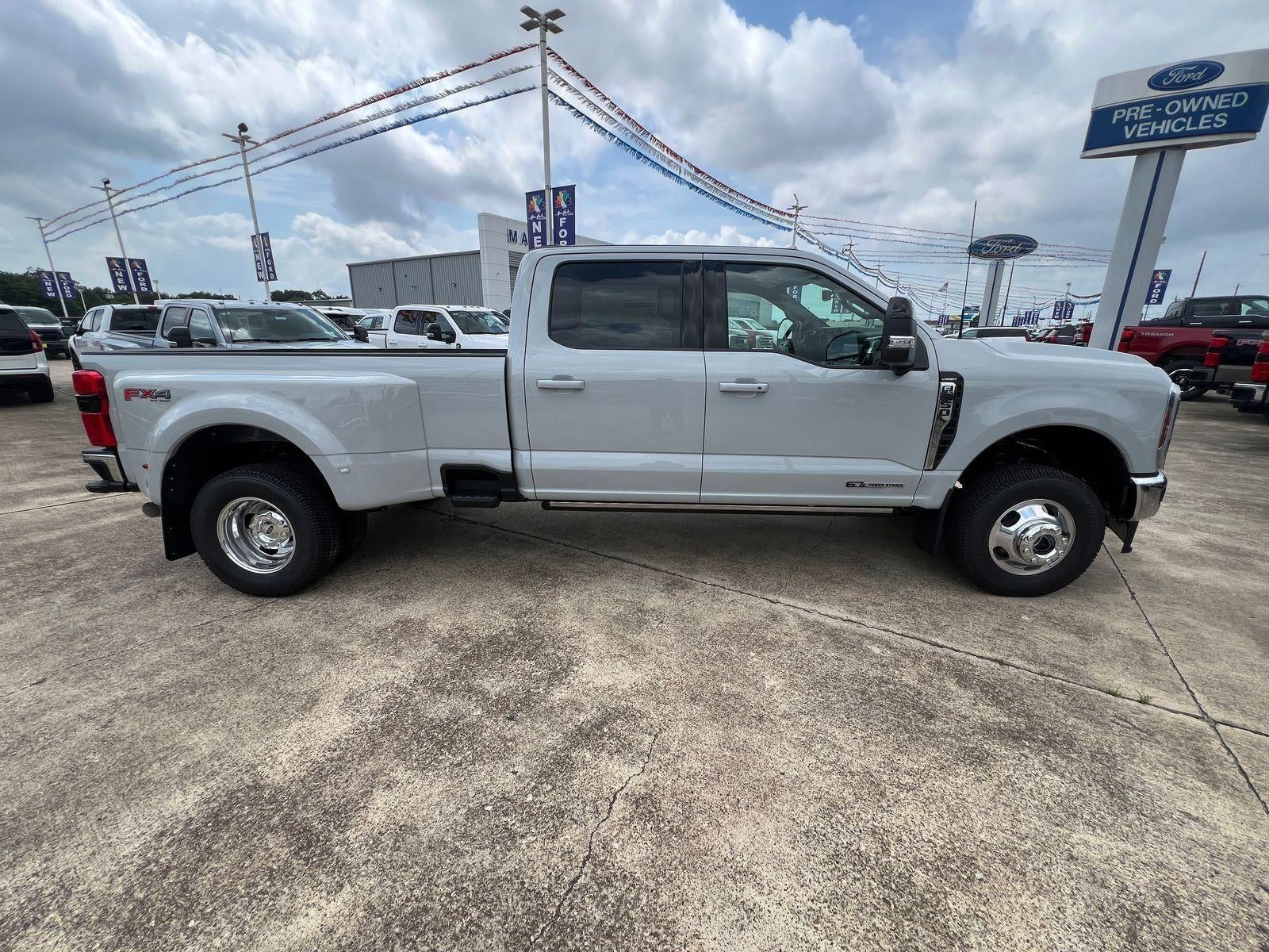 2026 Ford Super Duty F-350 DRW Lariat