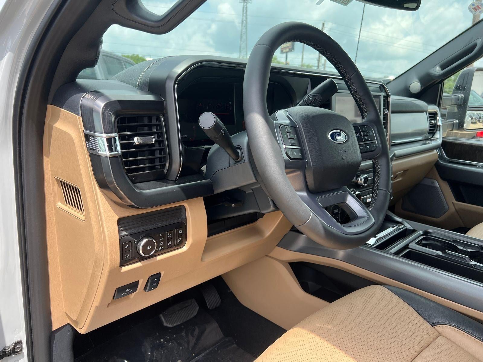 2026 Ford Super Duty F-350 DRW Lariat