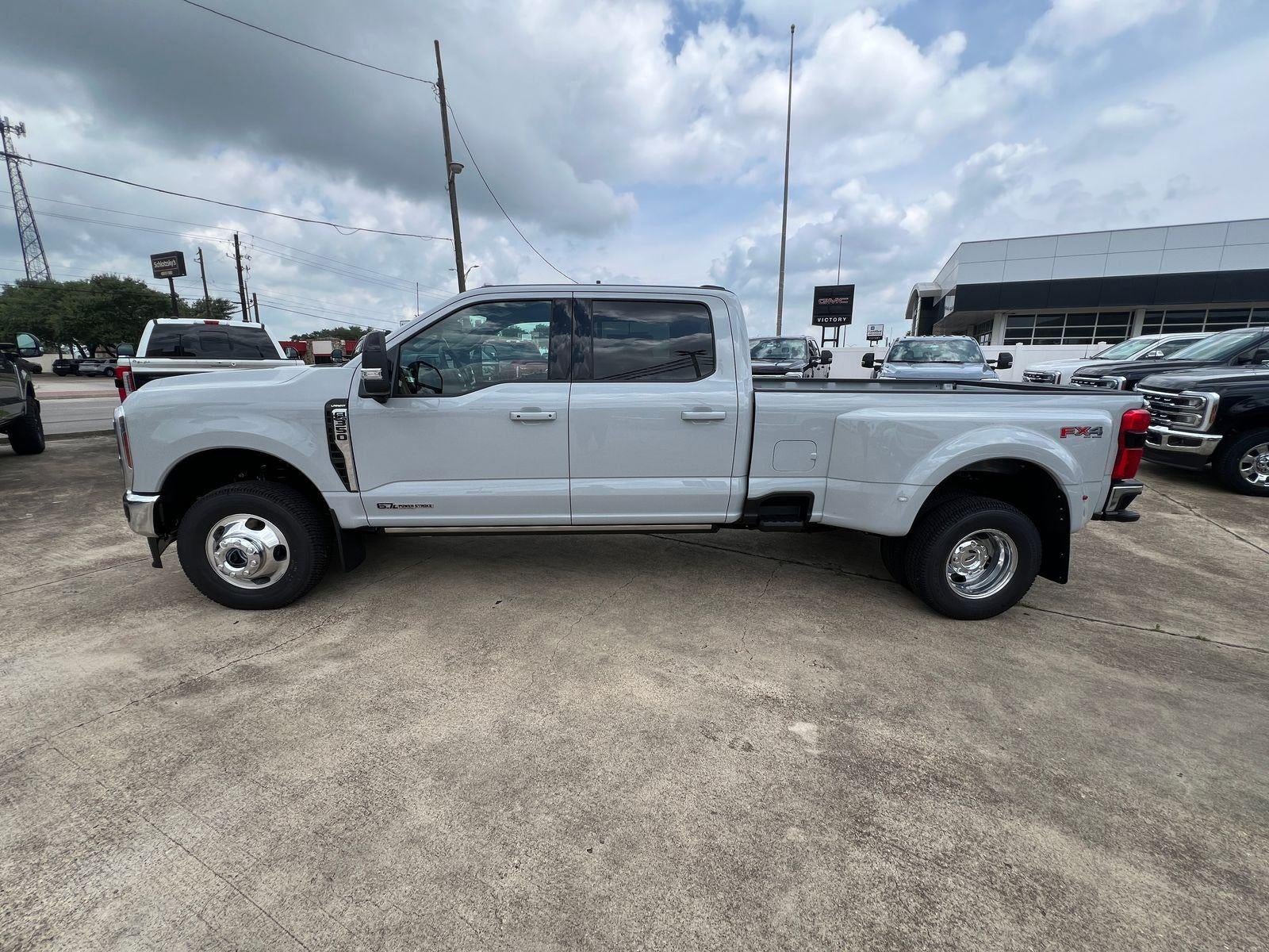 2026 Ford Super Duty F-350 DRW Lariat