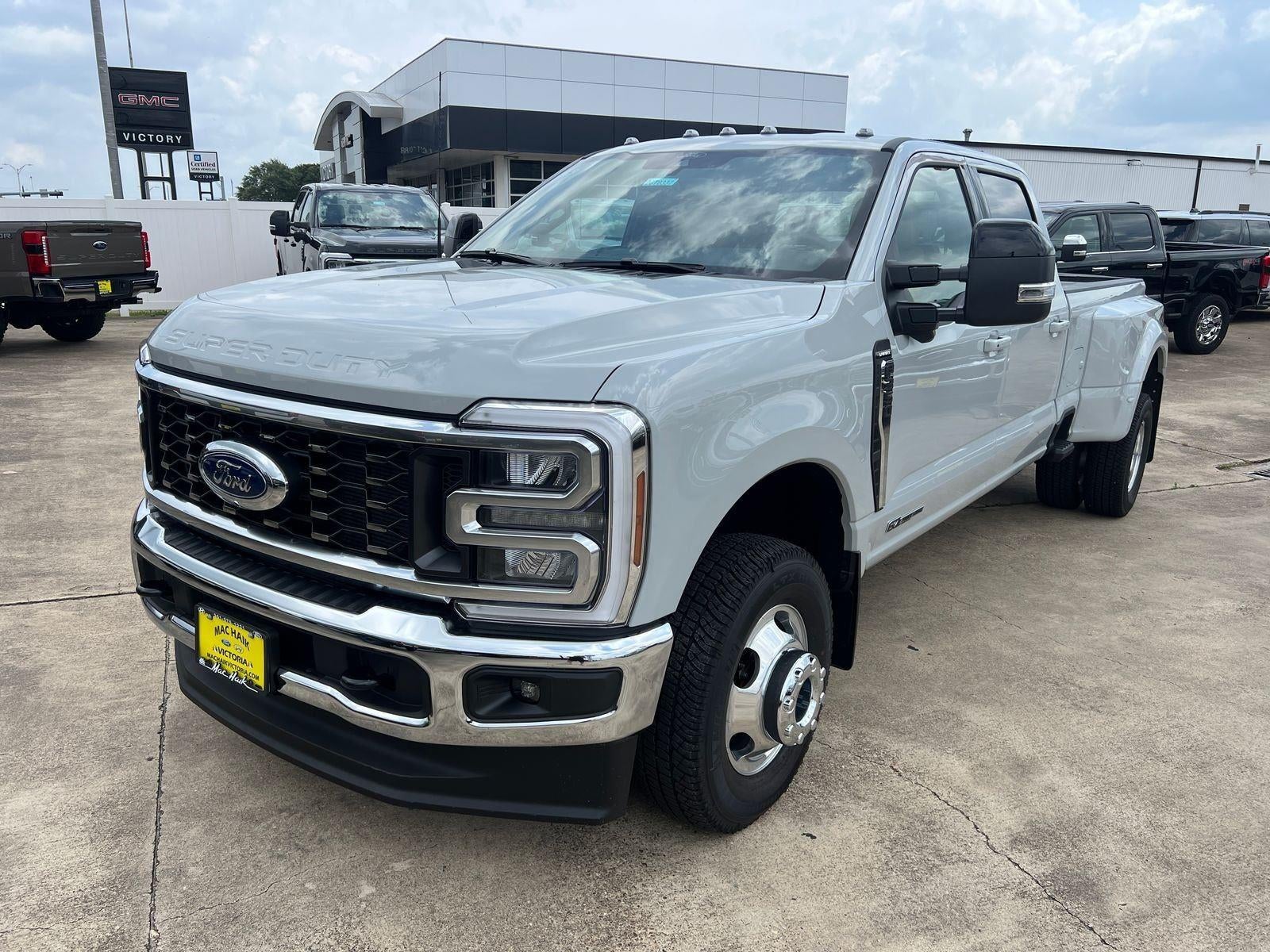 2026 Ford Super Duty F-350 DRW Lariat