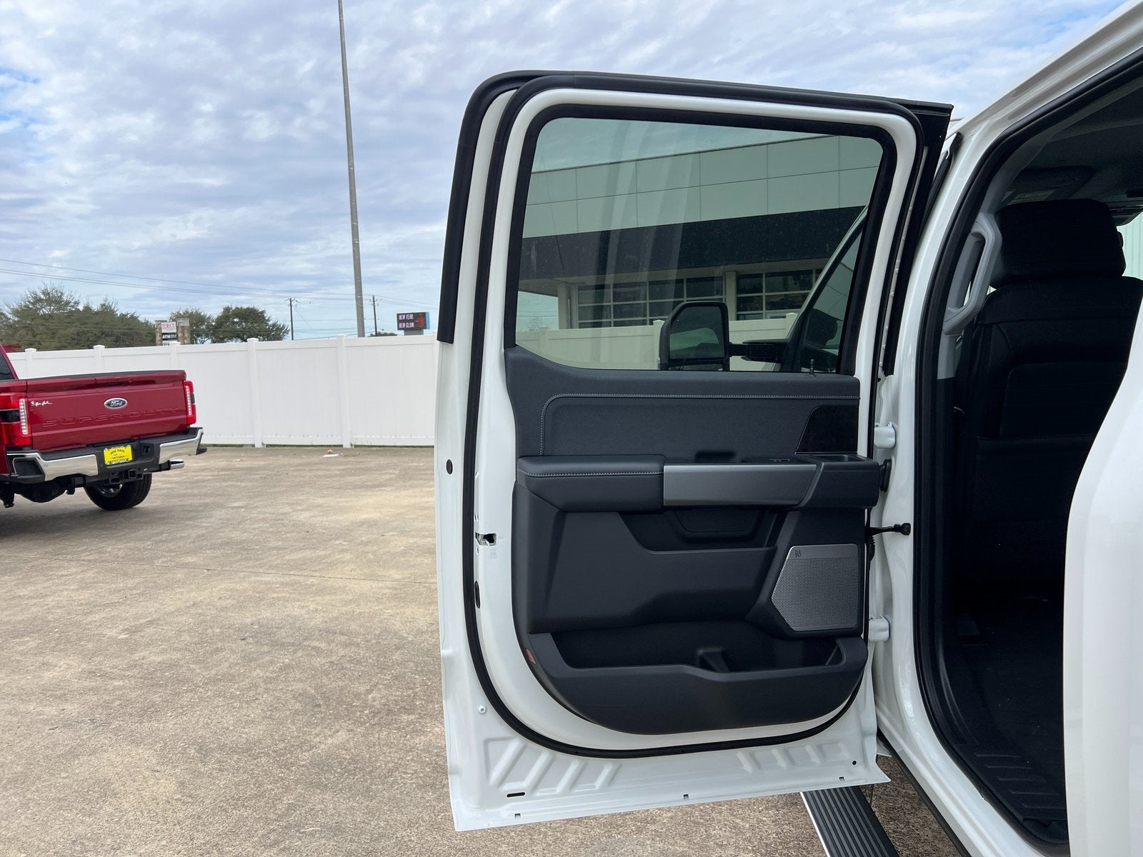 2026 Ford F-350SD Lariat DRW