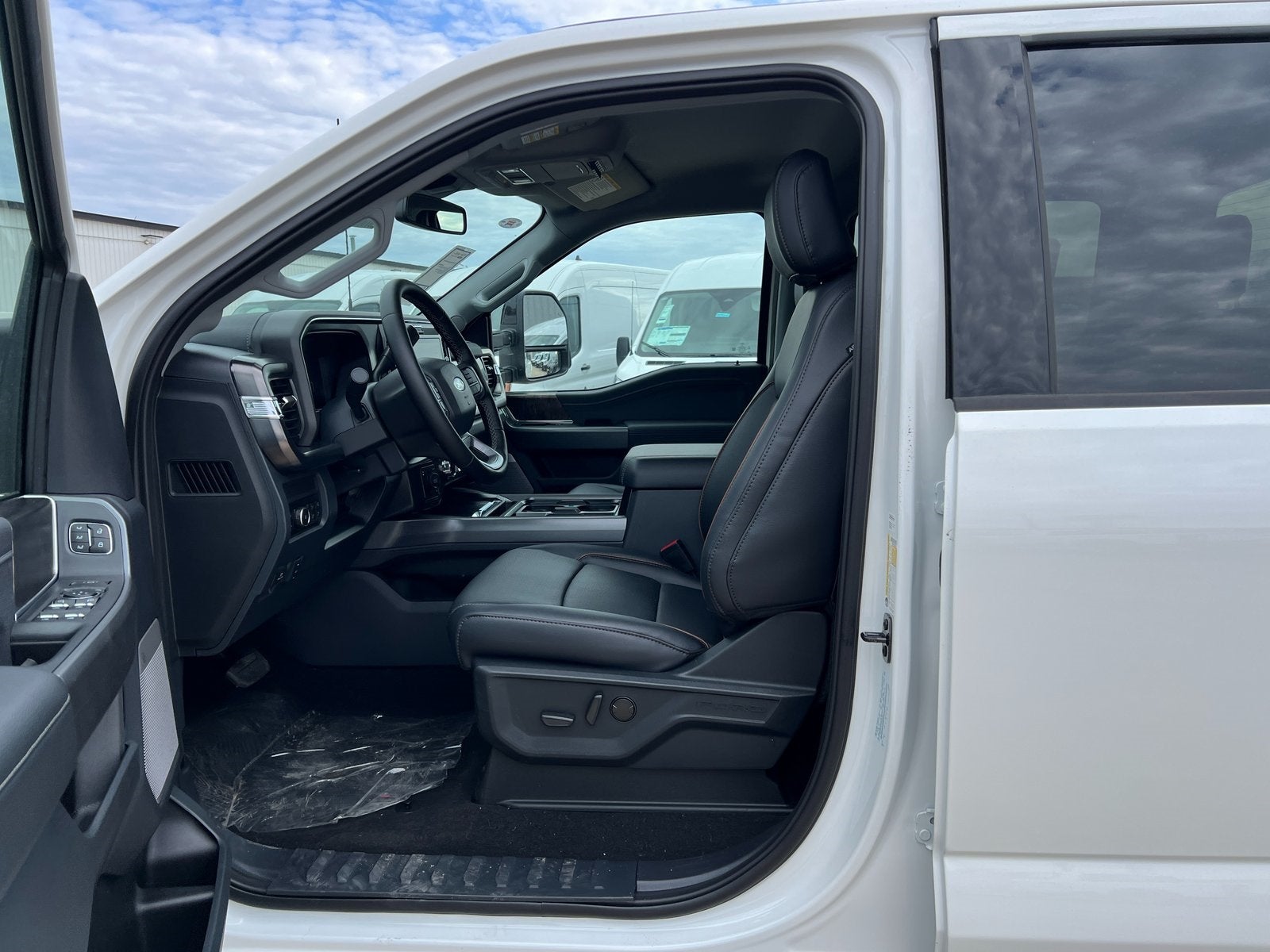 2026 Ford F-350SD Lariat DRW