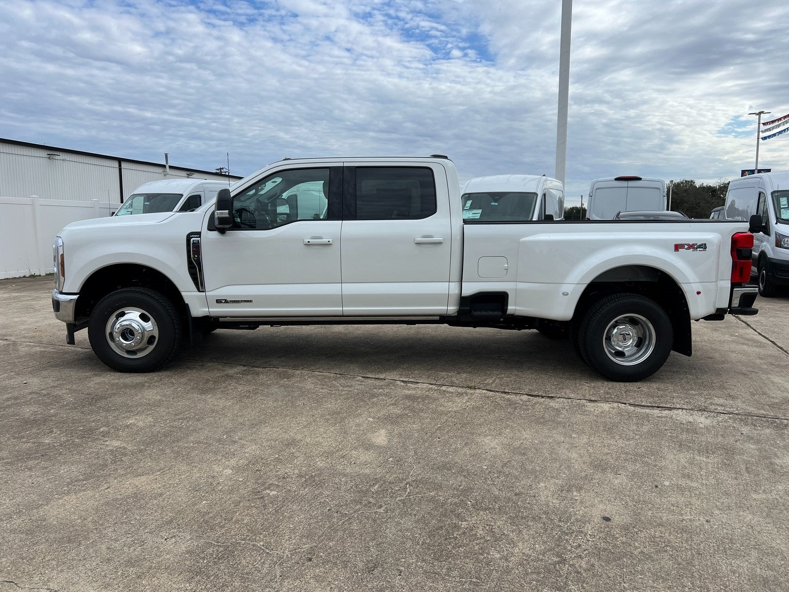 2026 Ford F-350SD Lariat DRW