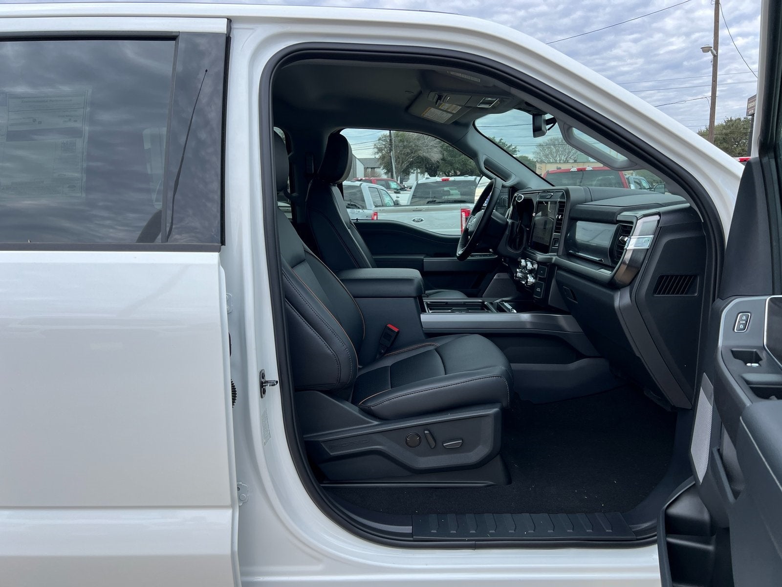 2026 Ford F-350SD Lariat DRW