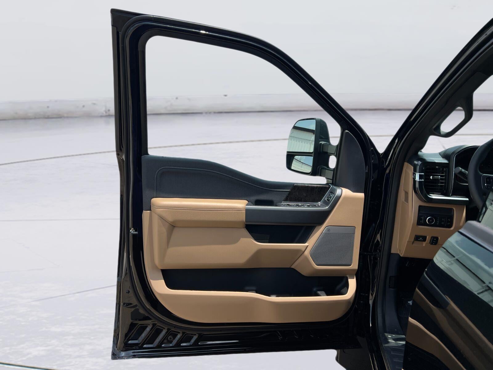 2026 Ford Super Duty F-350 DRW LARIAT