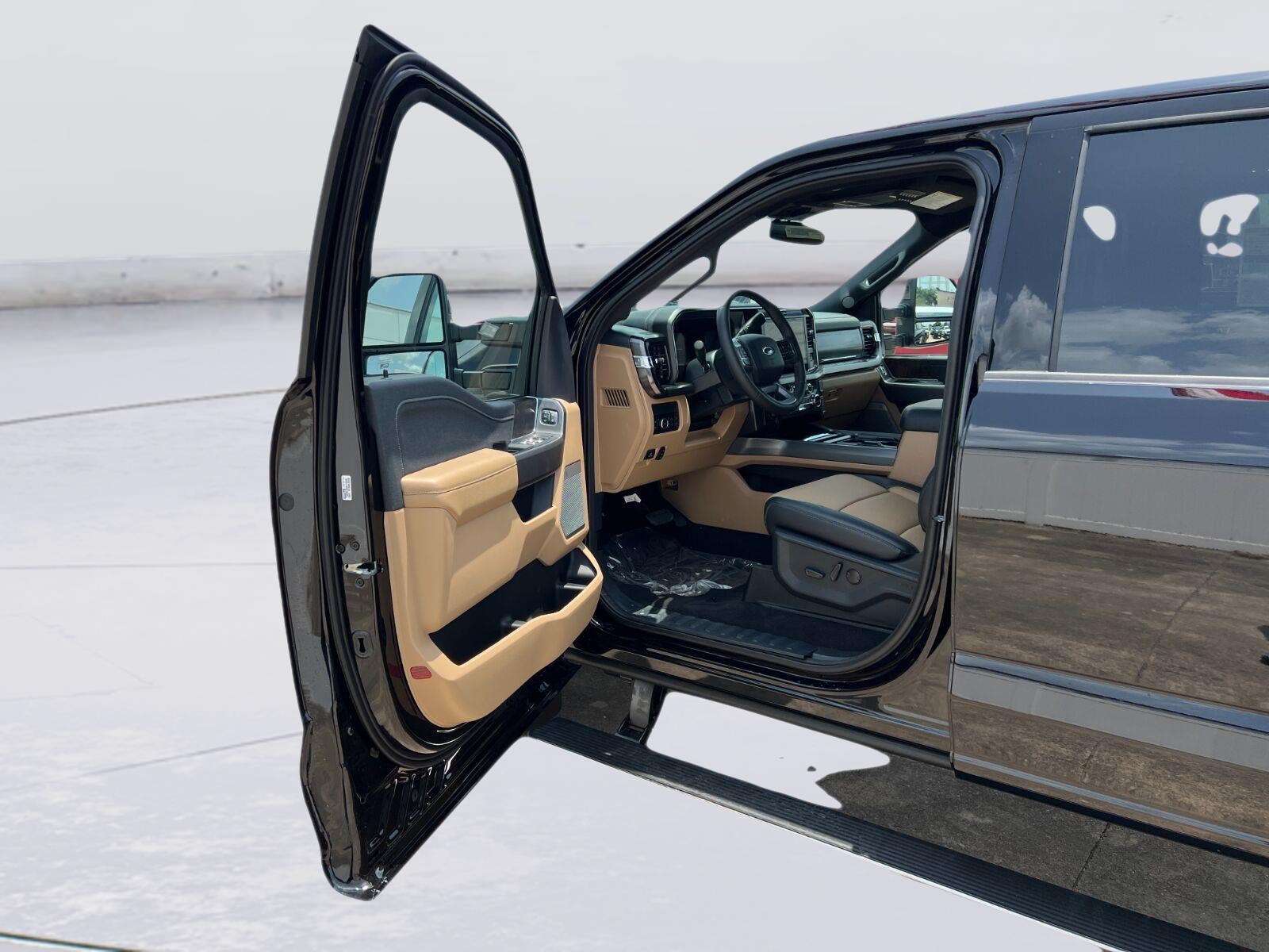 2026 Ford Super Duty F-350 DRW LARIAT