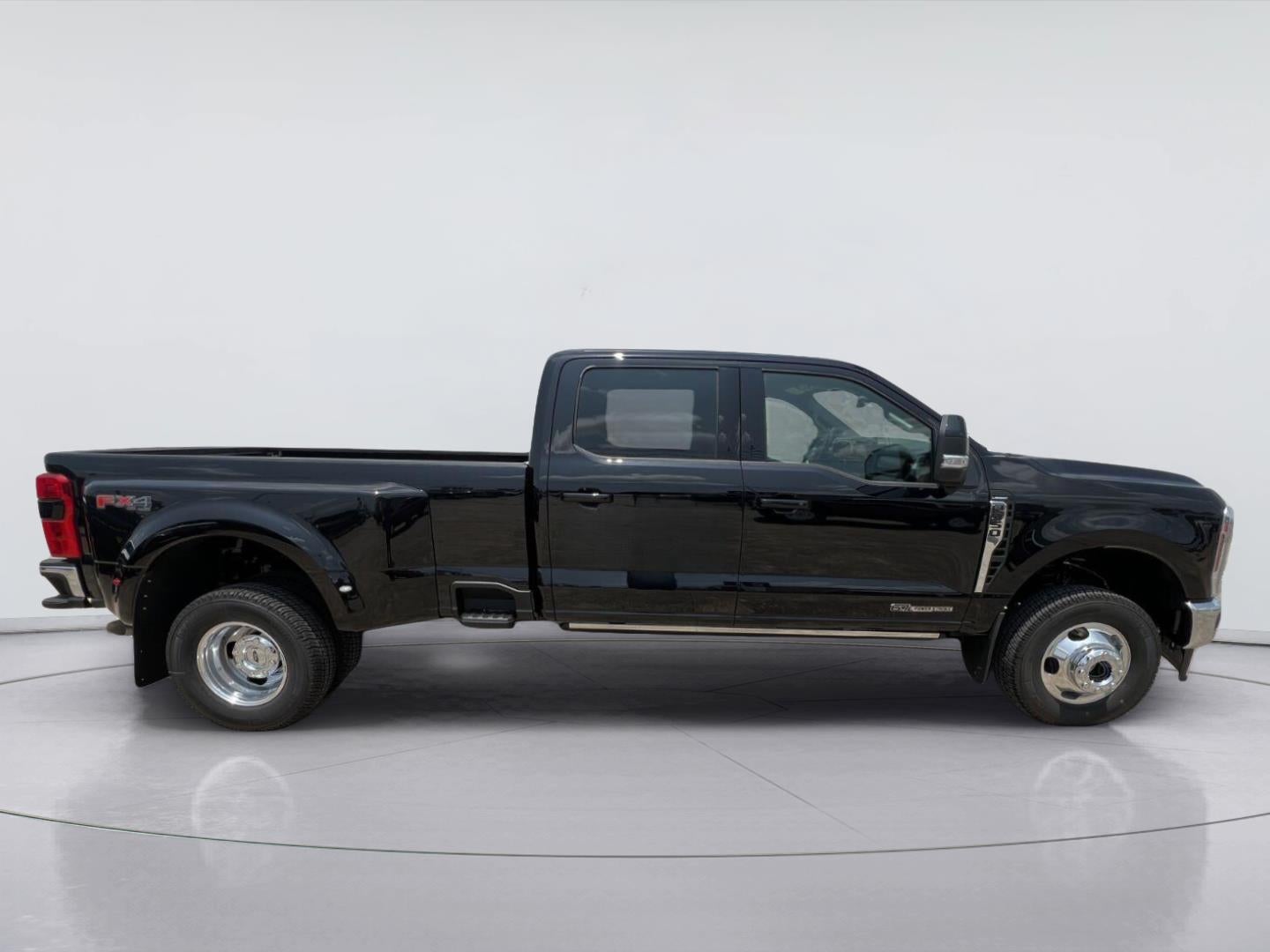 2026 Ford Super Duty F-350 DRW LARIAT
