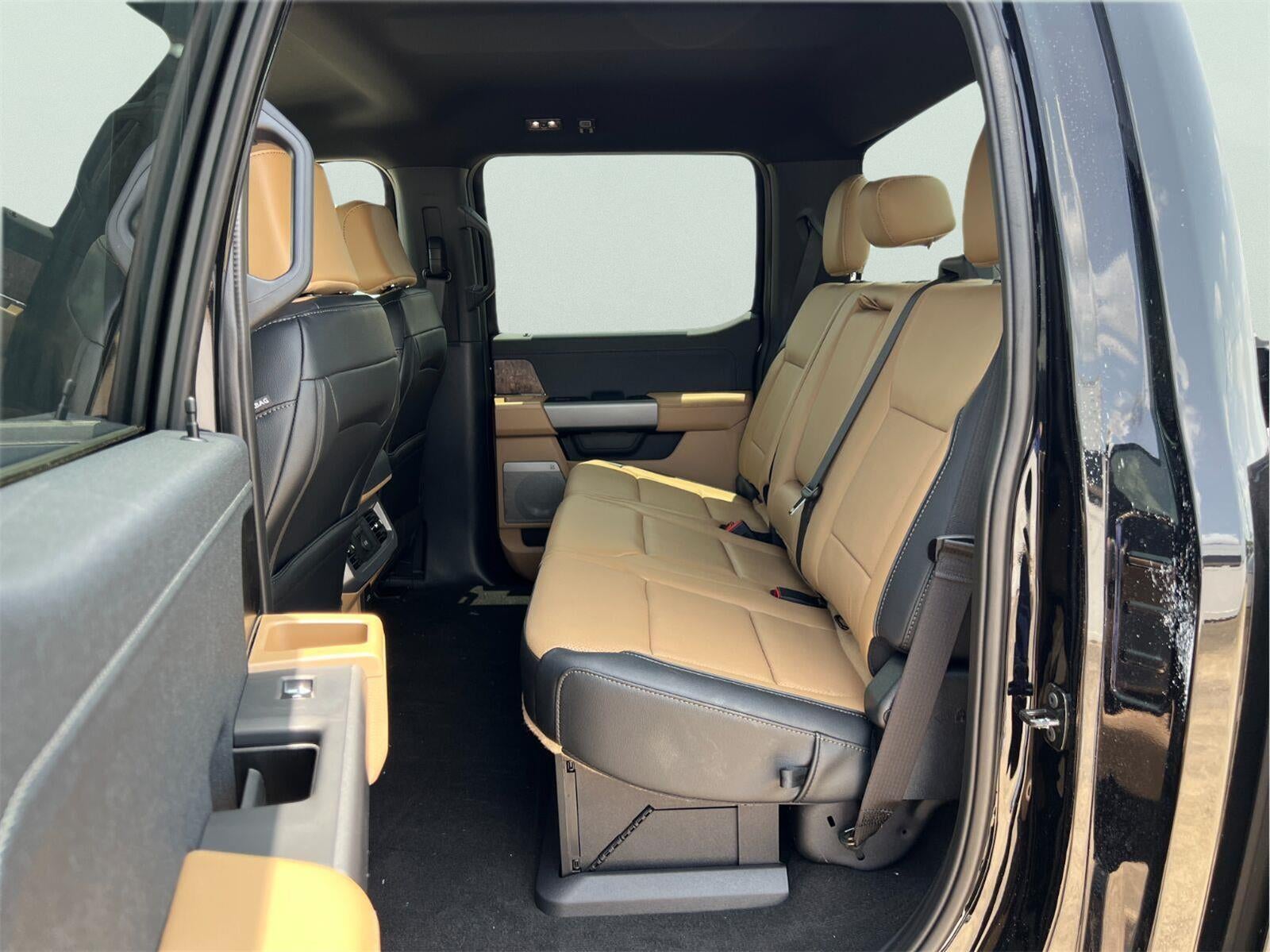 2026 Ford Super Duty F-350 DRW LARIAT