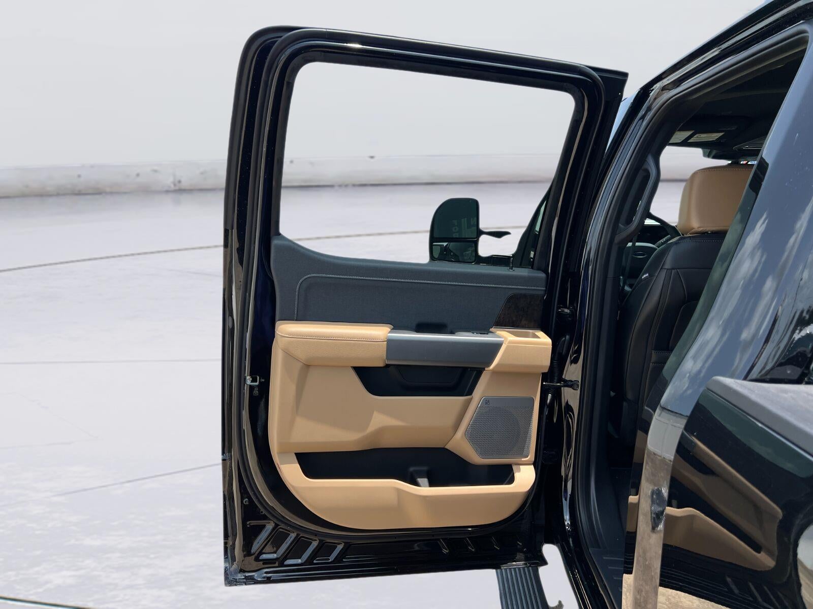 2026 Ford Super Duty F-350 DRW LARIAT