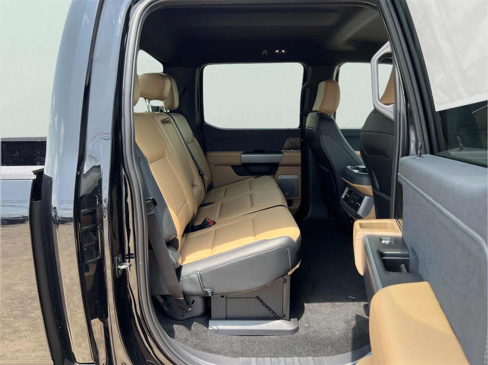 2026 Ford Super Duty F-350 DRW LARIAT
