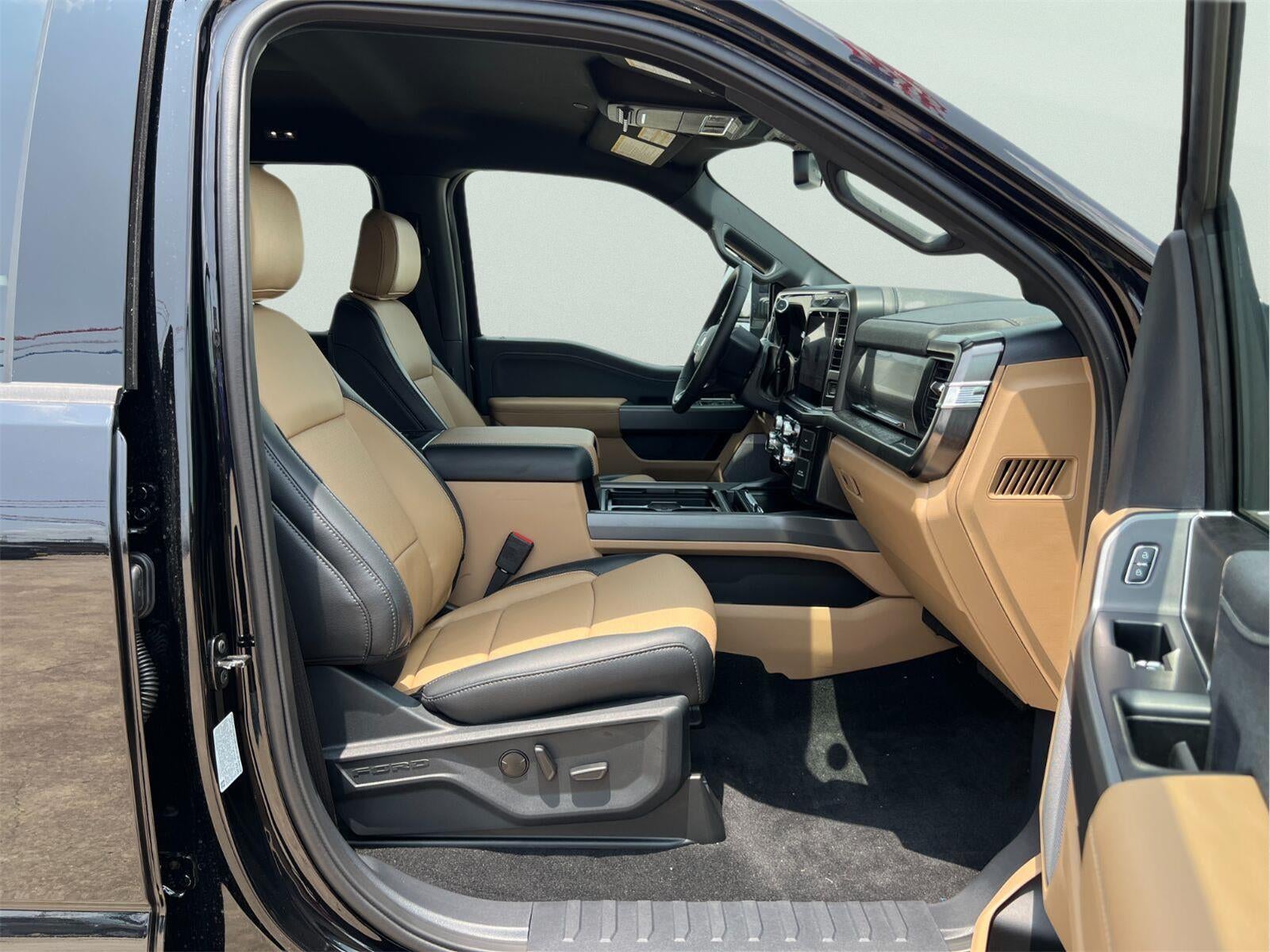 2026 Ford Super Duty F-350 DRW LARIAT