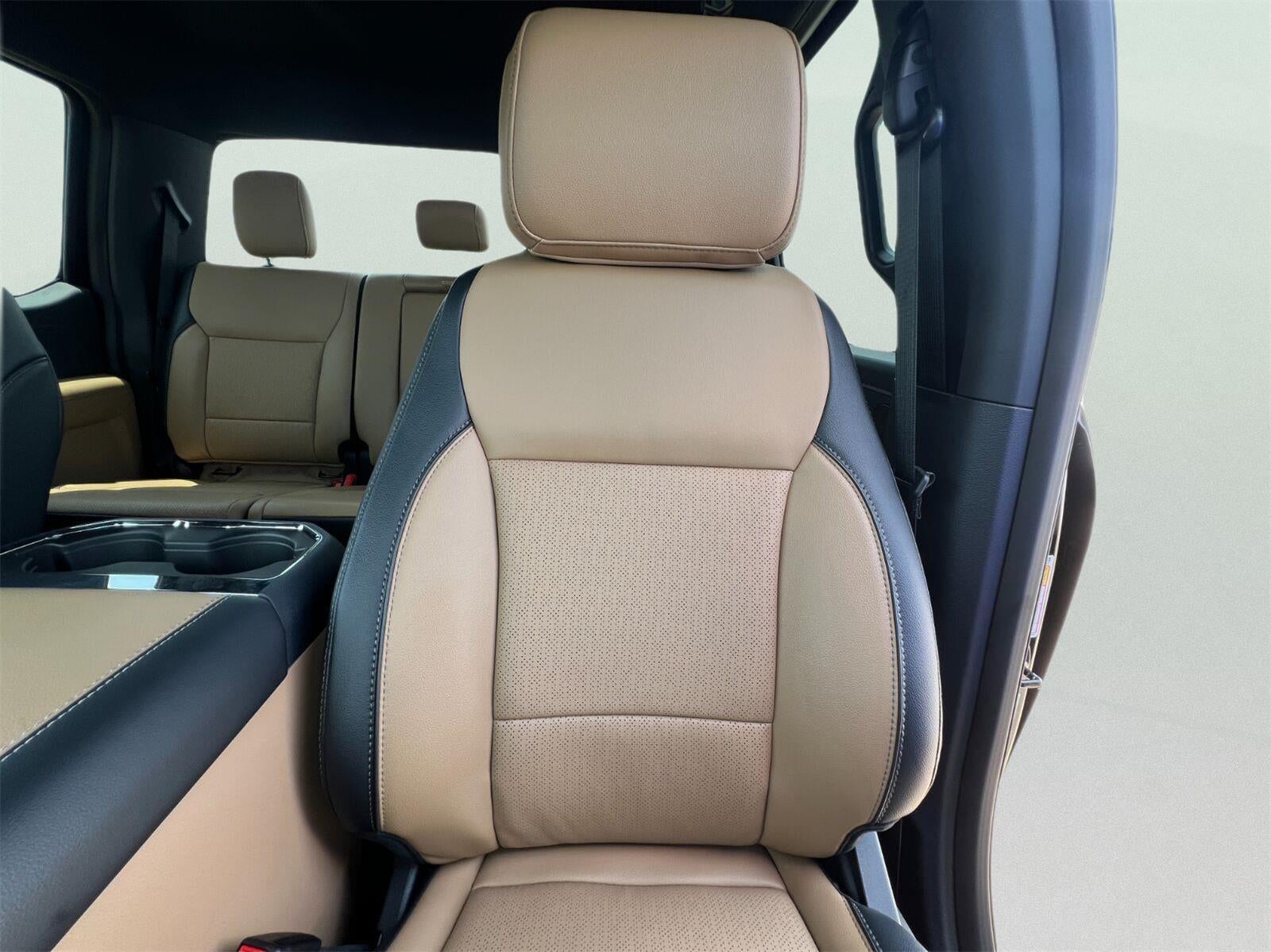 2026 Ford Super Duty F-350 DRW LARIAT