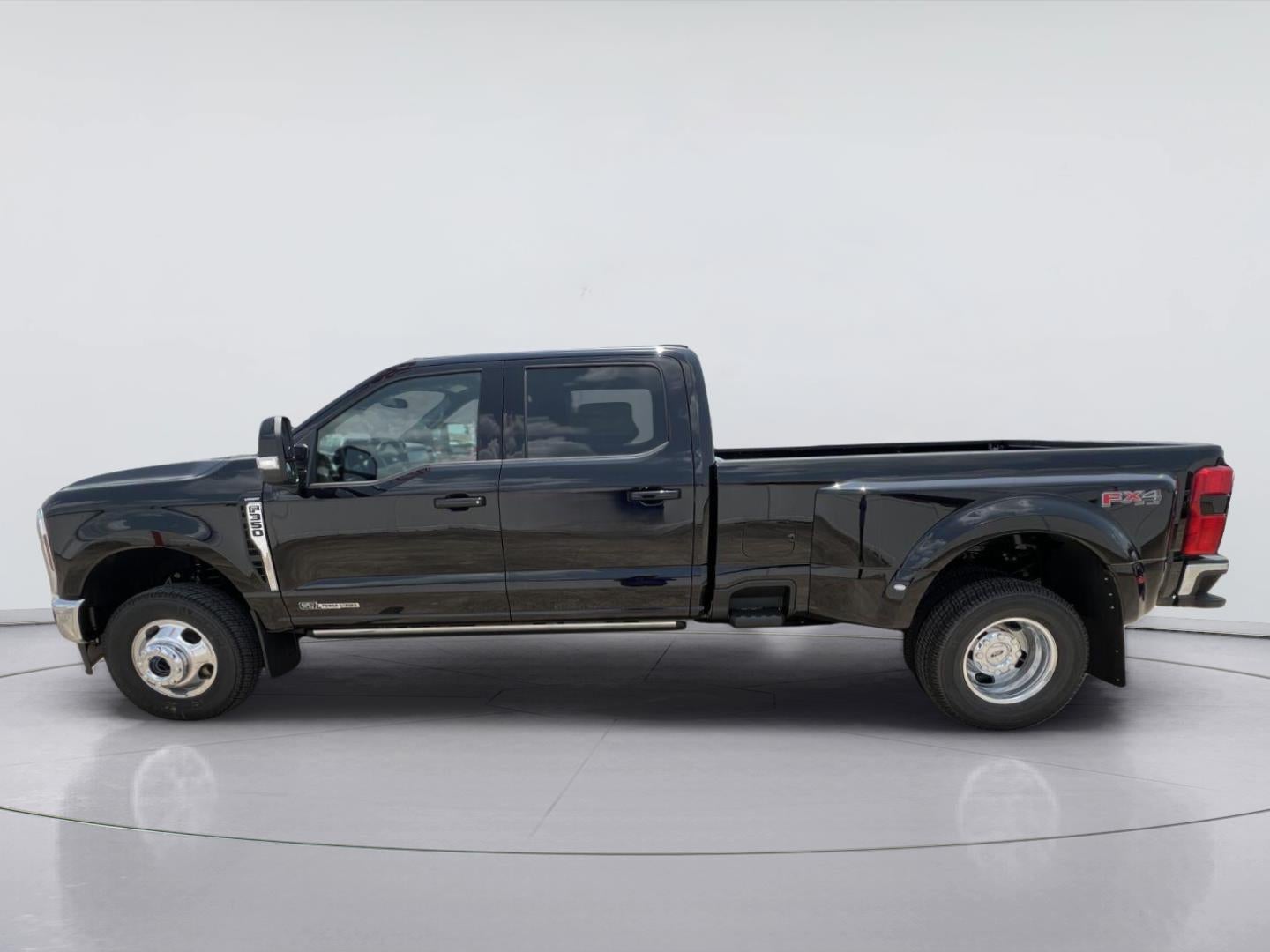 2026 Ford Super Duty F-350 DRW LARIAT
