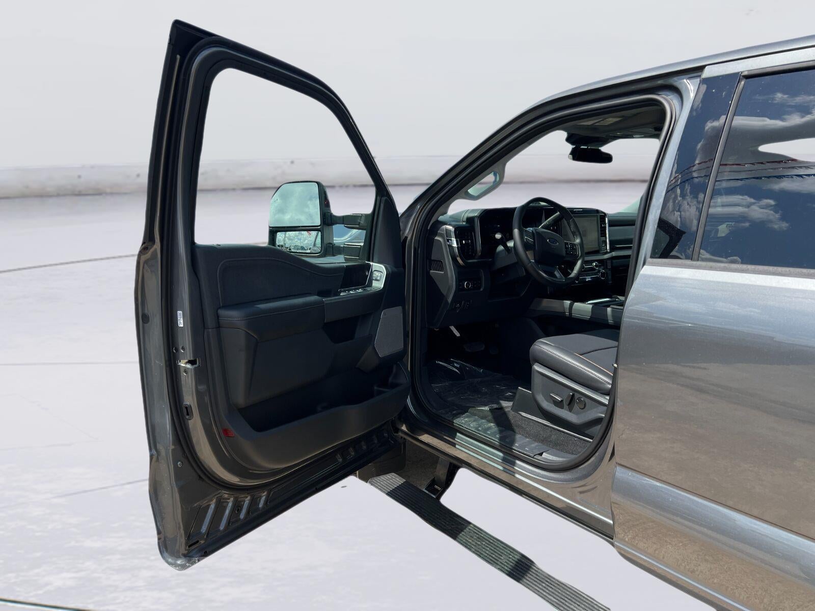 2026 Ford Super Duty F-350 Drw LARIAT