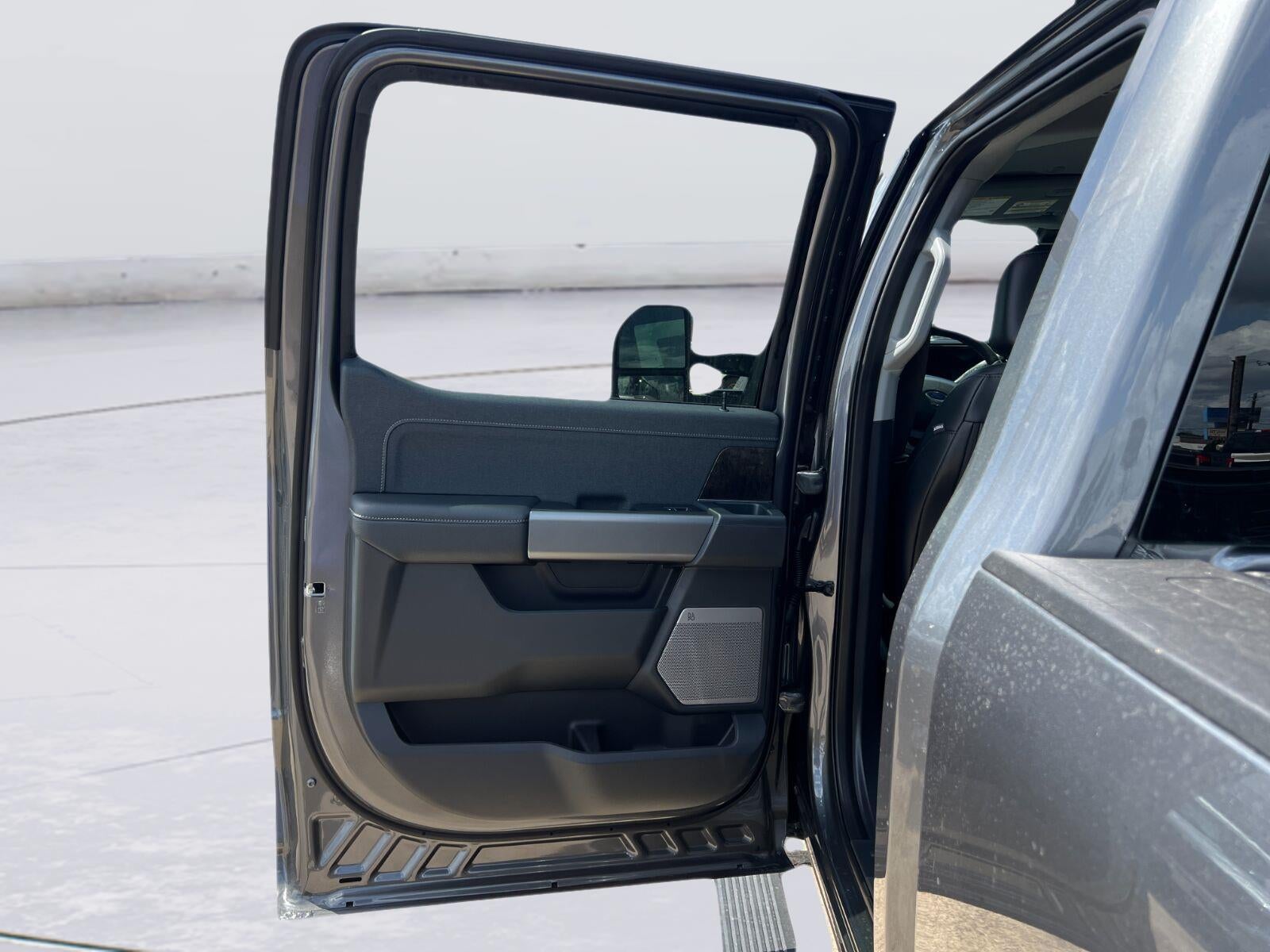 2026 Ford Super Duty F-350 Drw LARIAT